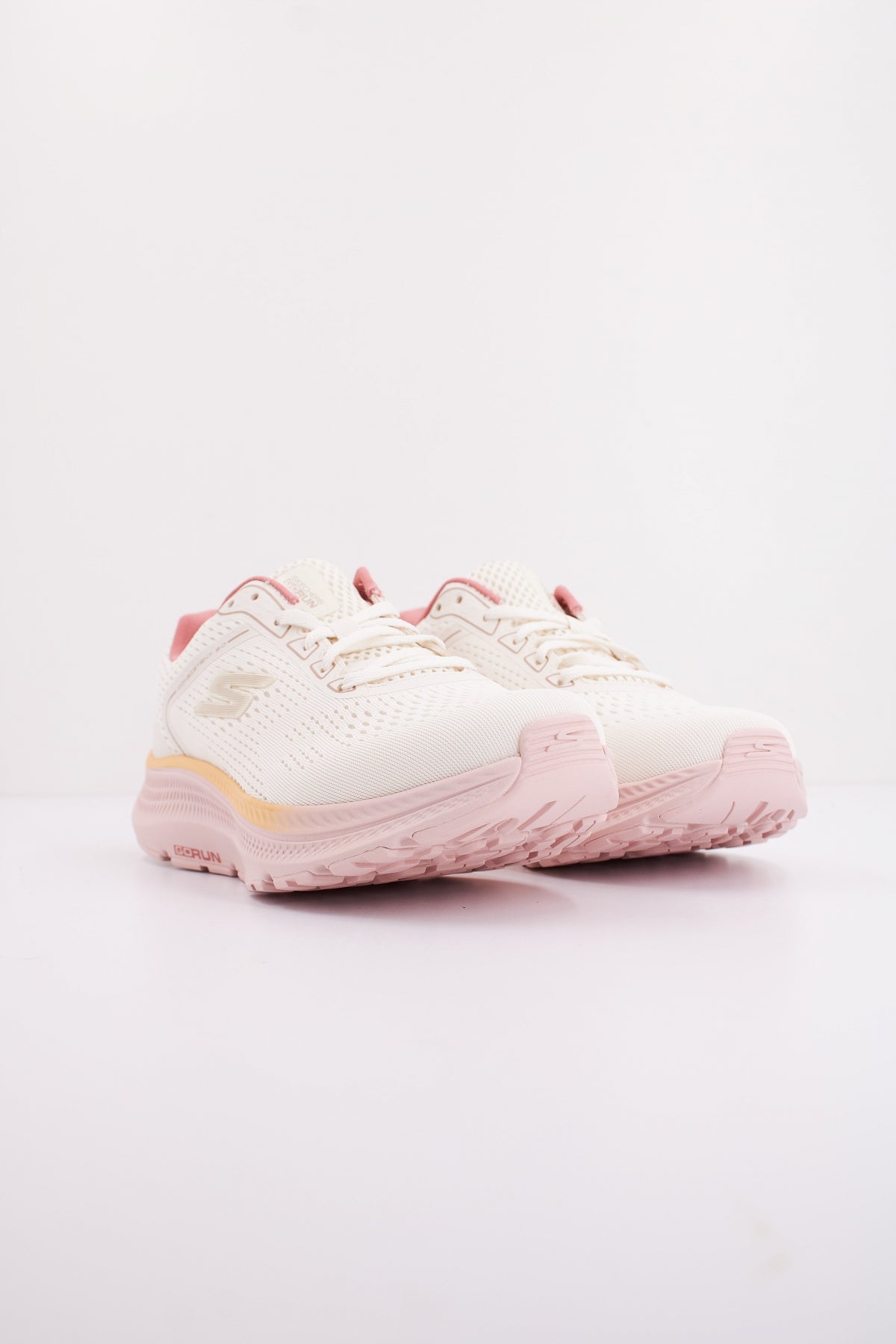 SKECHERS GO RUN CONSISTENT . en color BEIS (2)