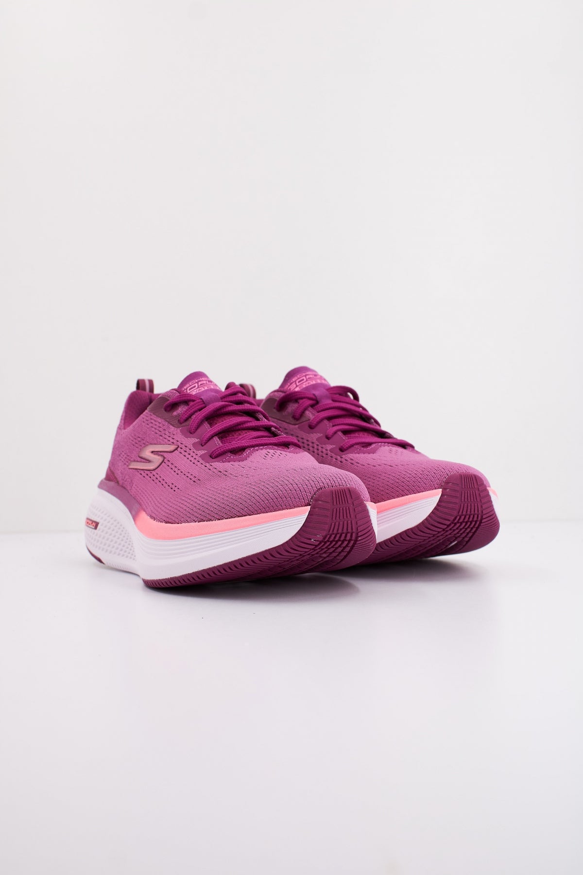 SKECHERS GO RUN ELEVATE . en color VIOLETA (2)