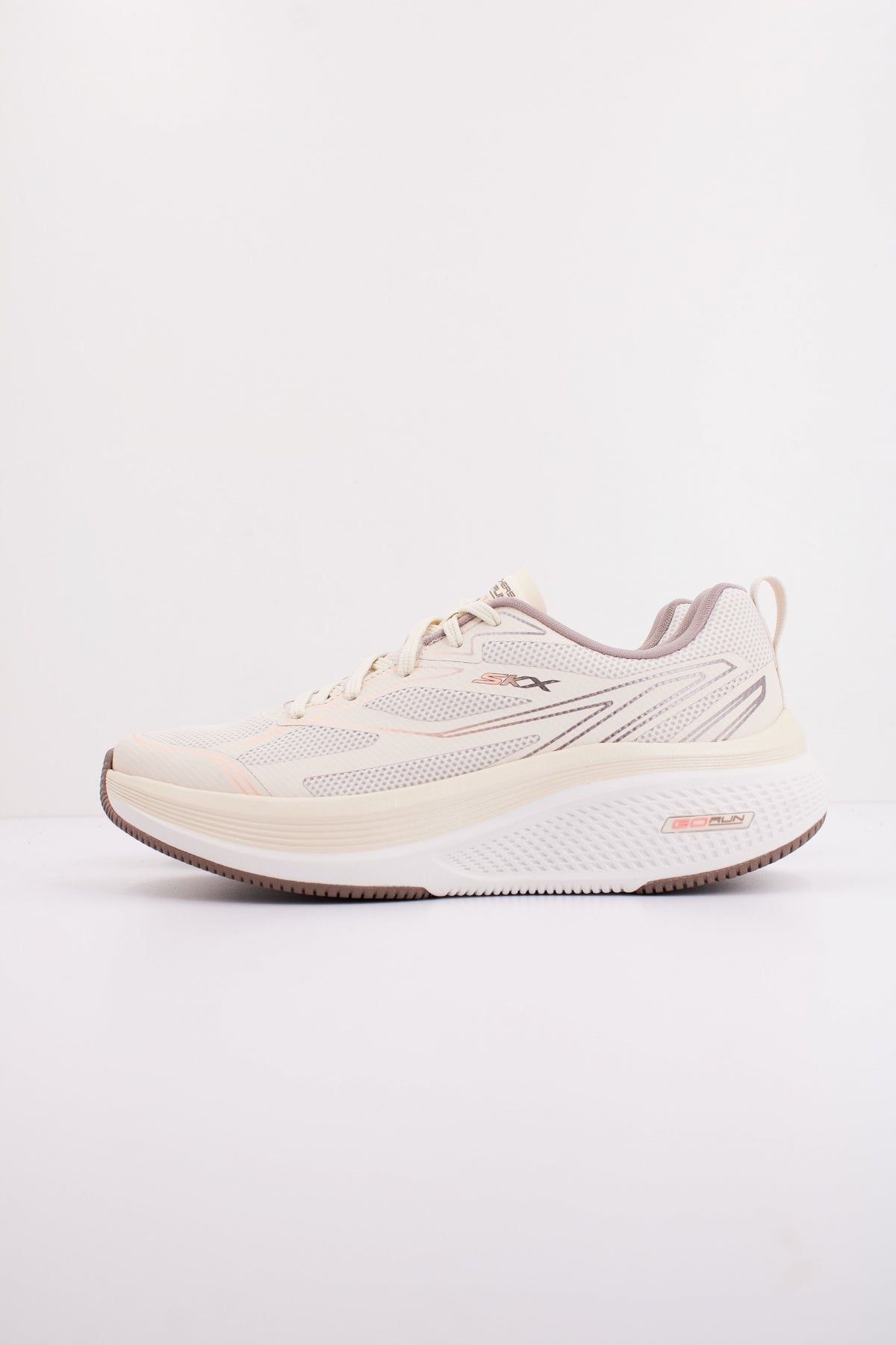 SKECHERS GO RUN ELEVATE . en color BEIS (1)