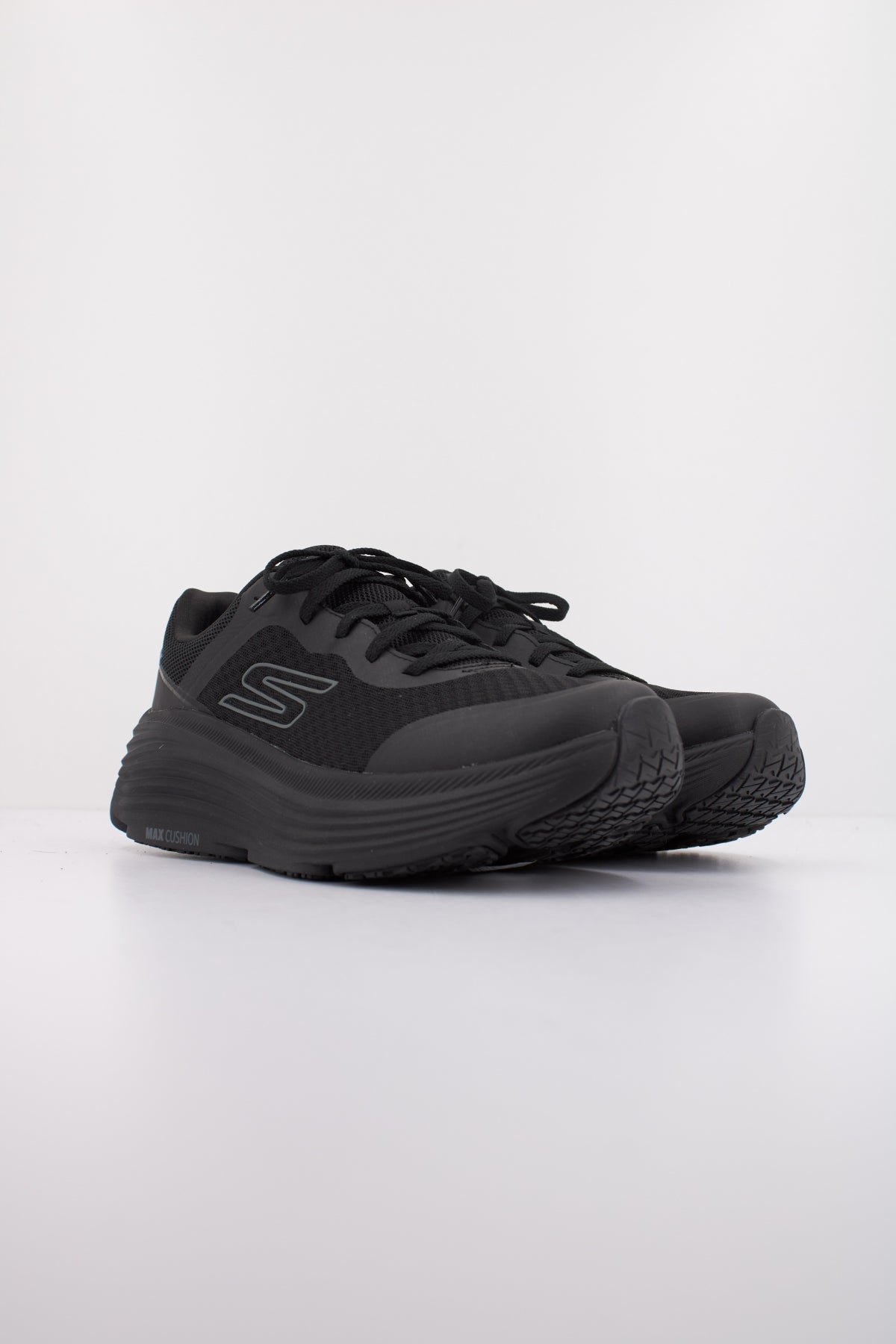 SKECHERS MAX CUSHIONING ENDEA en color NEGRO (2)