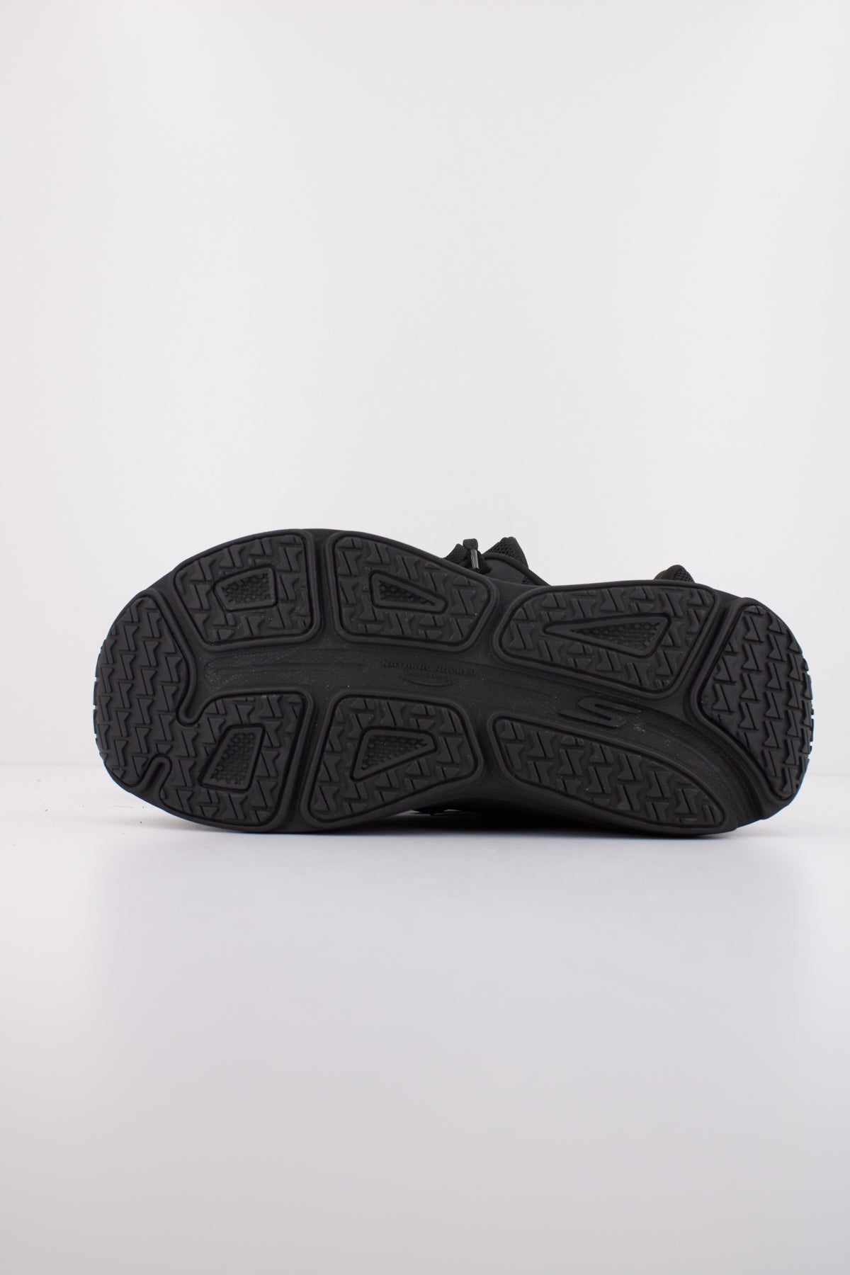 SKECHERS MAX CUSHIONING ENDEA en color NEGRO (5)
