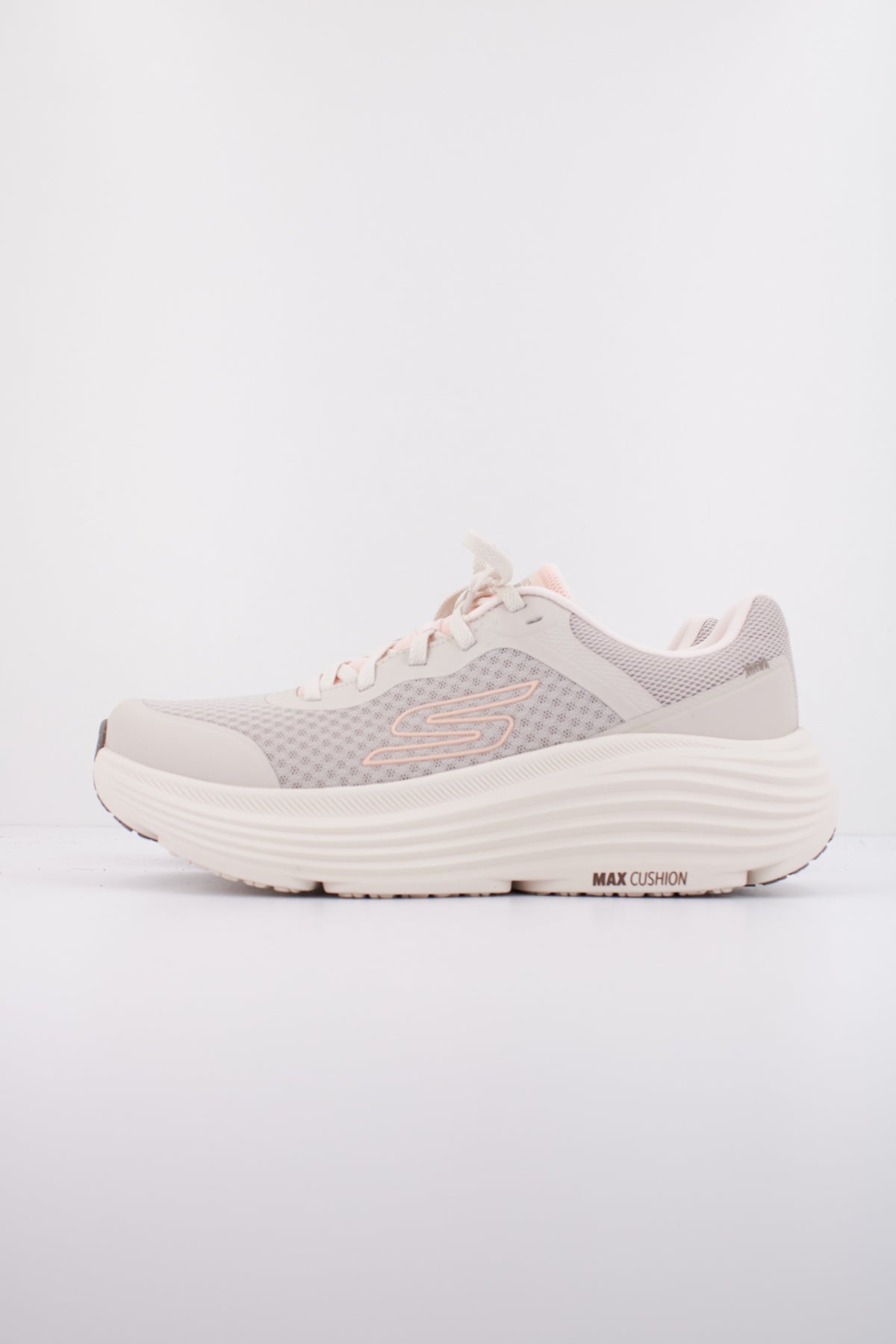 SKECHERS MAX CUSHIONING ENDEA en color BEIS (1)