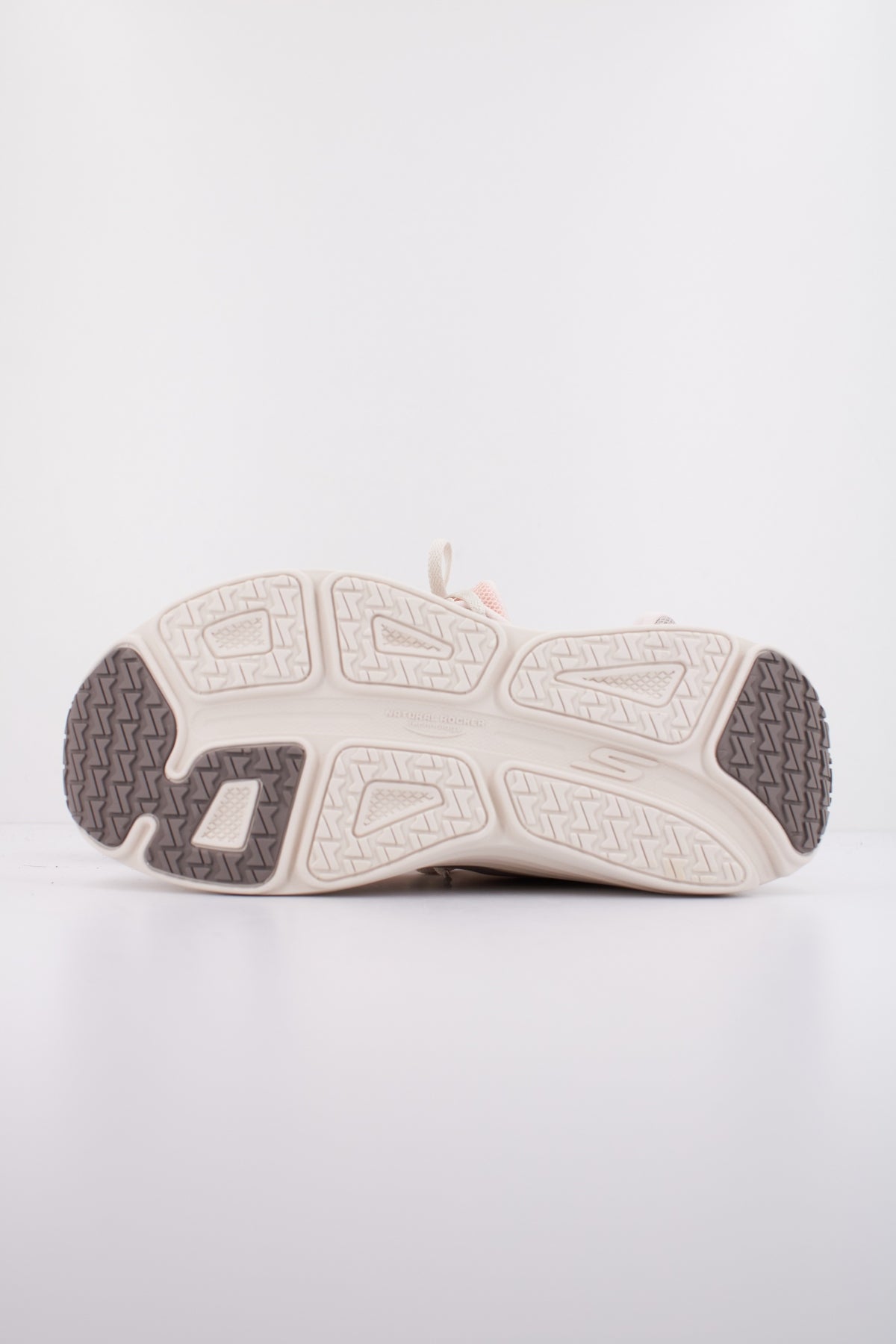 SKECHERS MAX CUSHIONING ENDEA en color BEIS (5)
