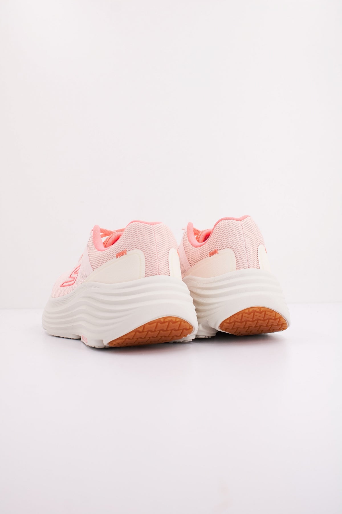 SKECHERS MAX CUSHIONING ENDEA en color ROSA (4)