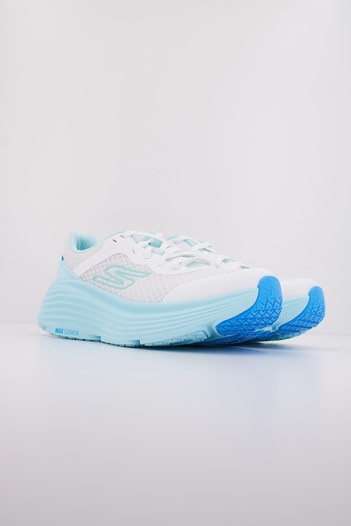 SKECHERS MAX CUSHIONING ENDEAVOUR en color BLANCO (2)