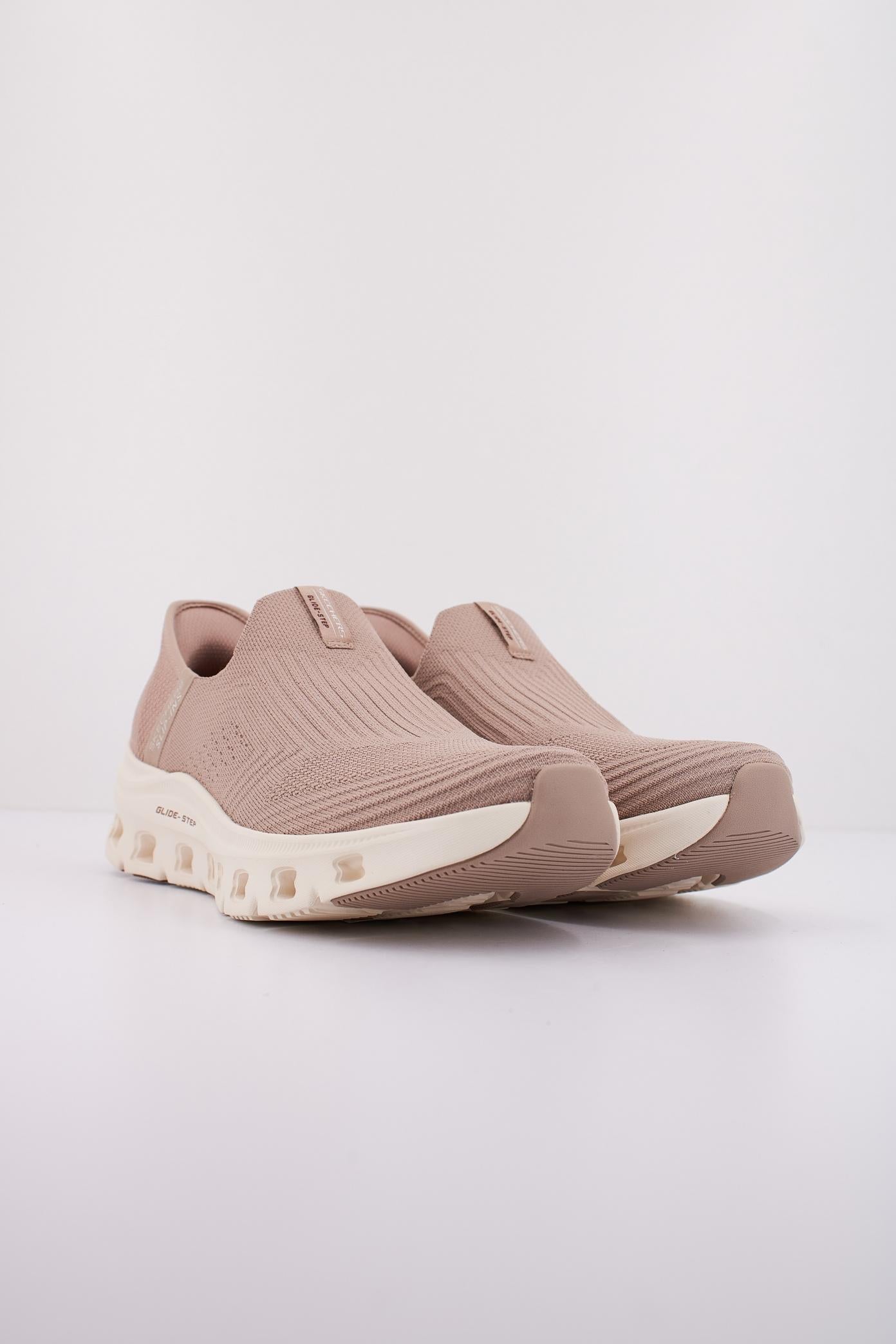 SKECHERS GLIDE STEP PRO SLIP-INS en color MARRON CLARO (2)