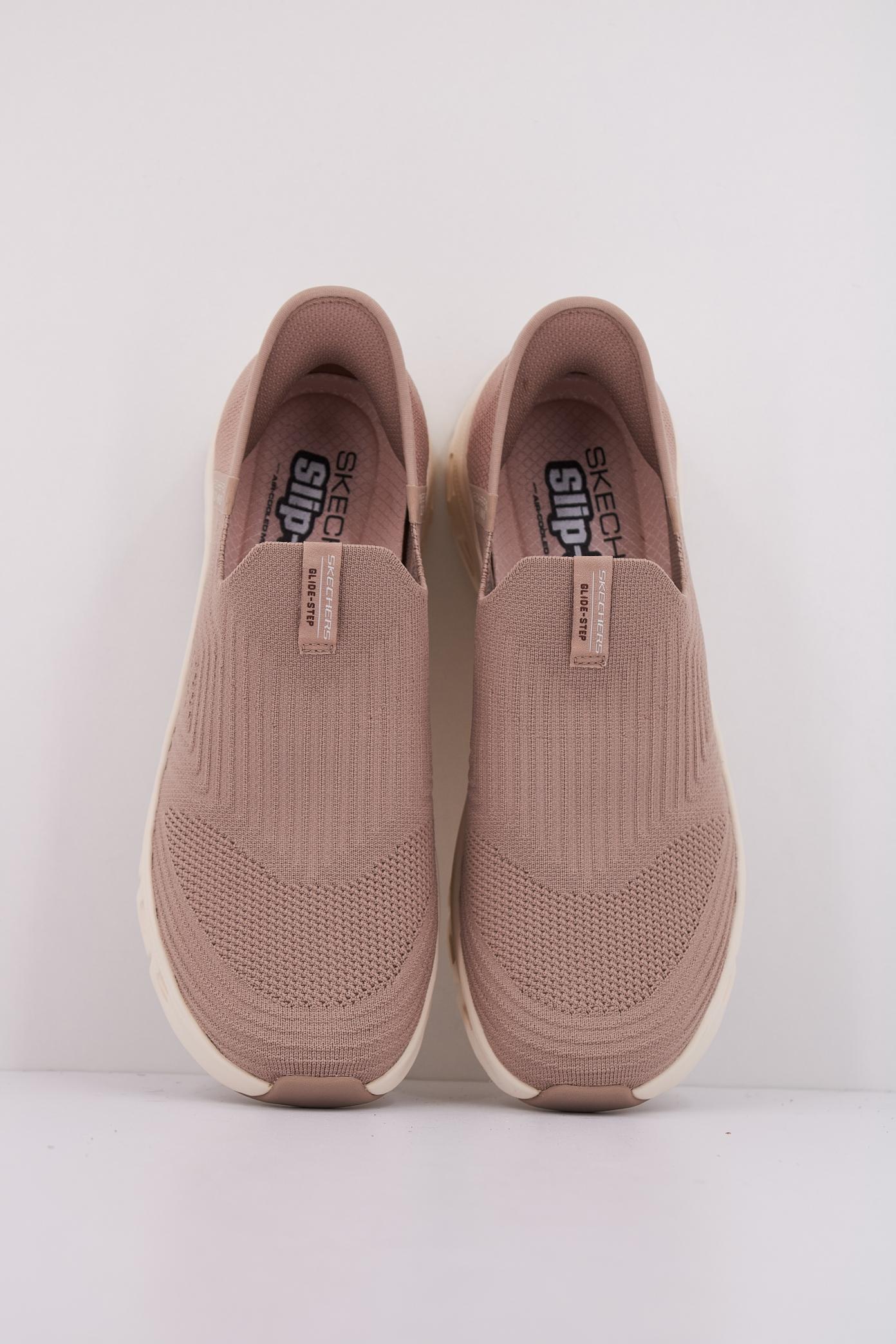 SKECHERS GLIDE STEP PRO SLIP-INS en color MARRON CLARO (3)