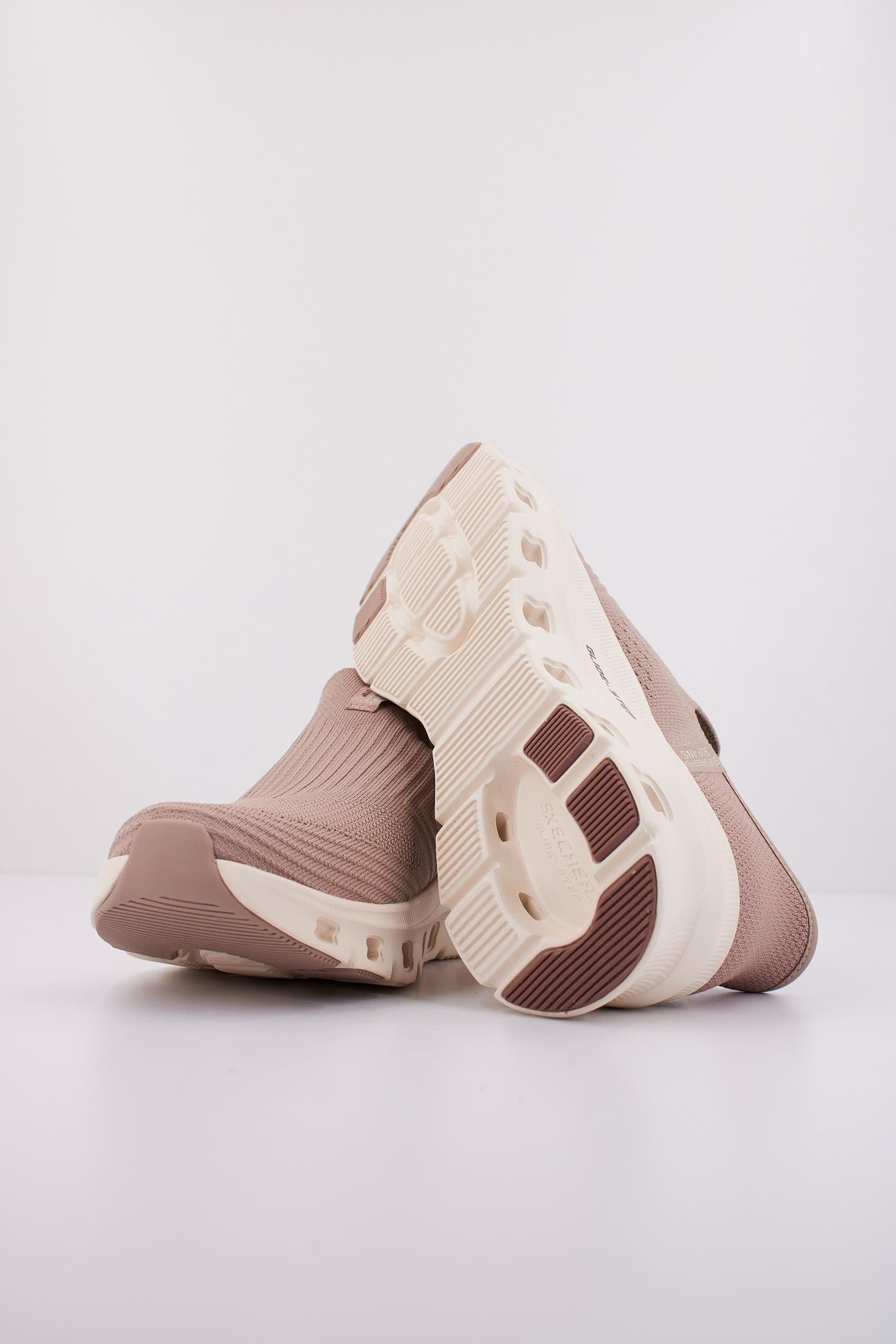SKECHERS GLIDE STEP PRO SLIP-INS en color MARRON CLARO (5)
