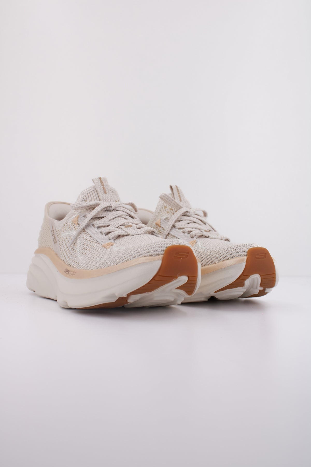 SKECHERS SLIP-INS D'LUX VAPOR EVENING en color BEIS (2)