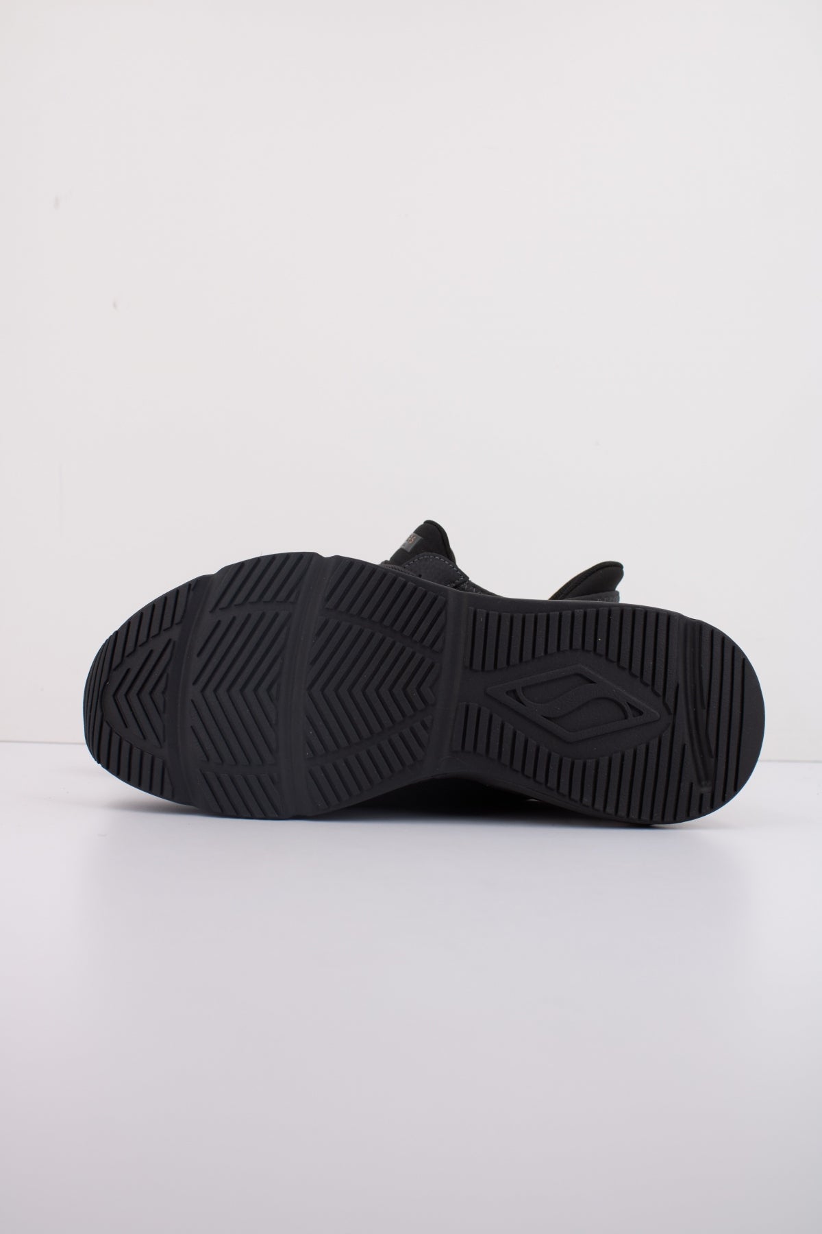 SKECHERS TRES AIR UNO en color NEGRO (5)