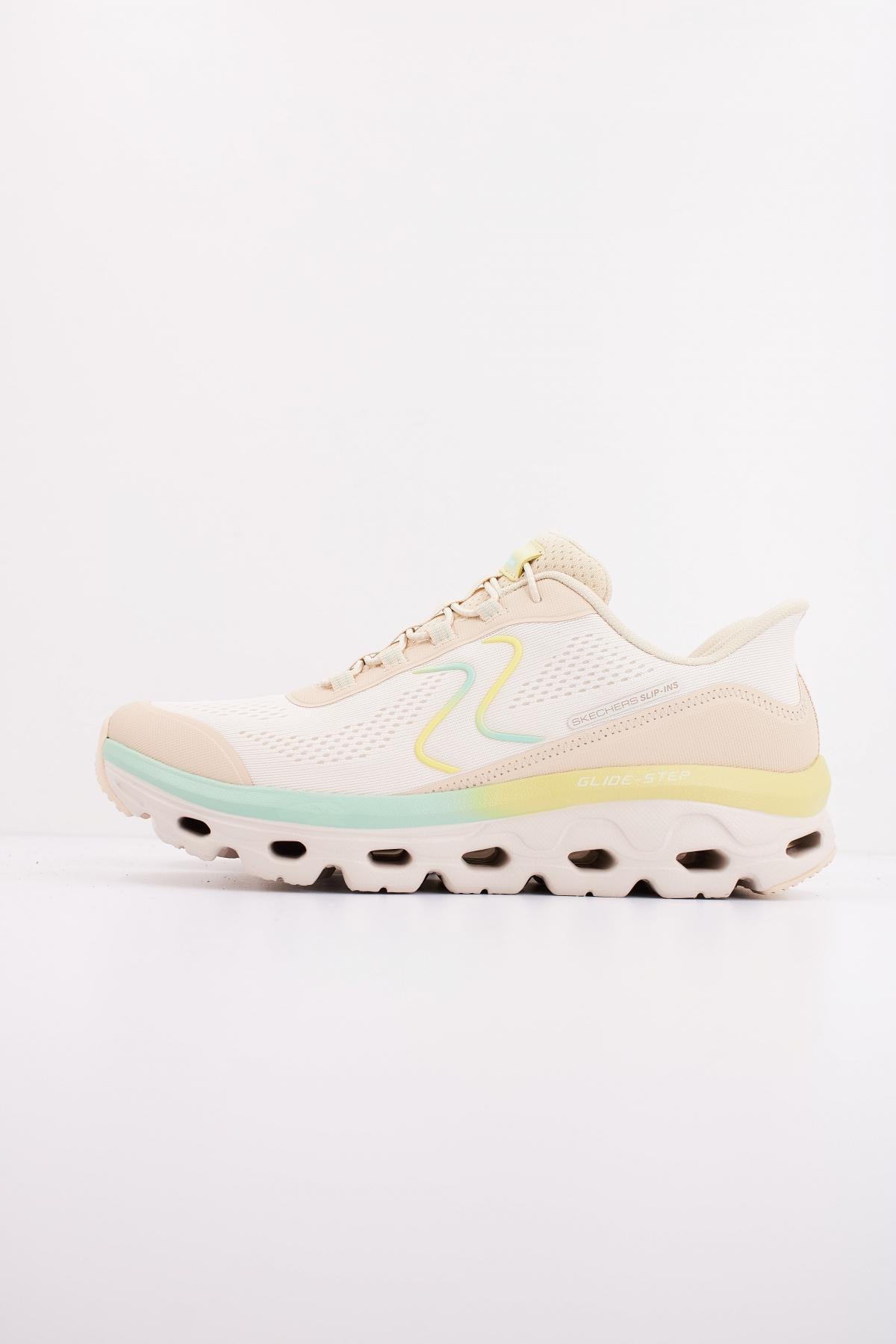 SKECHERS GLIDE STEP SOLE en color BEIS (1)