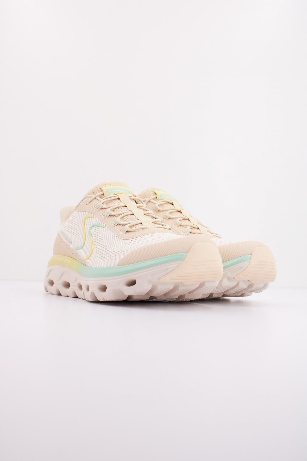 SKECHERS GLIDE STEP SOLE en color BEIS (2)