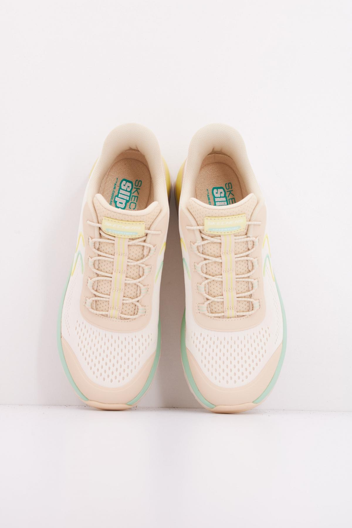 SKECHERS GLIDE STEP SOLE en color BEIS (3)