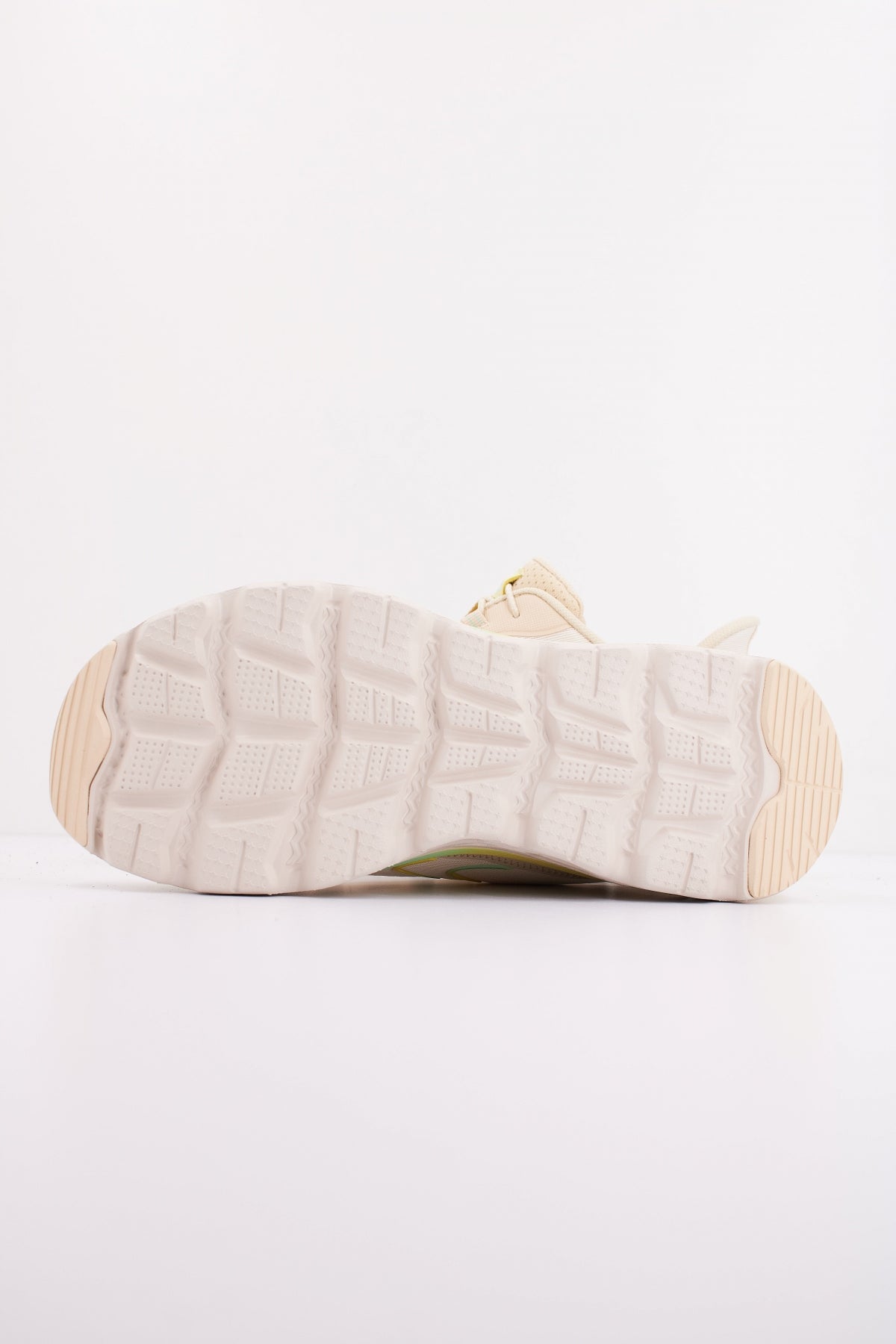 SKECHERS GLIDE STEP SOLE en color BEIS (5)
