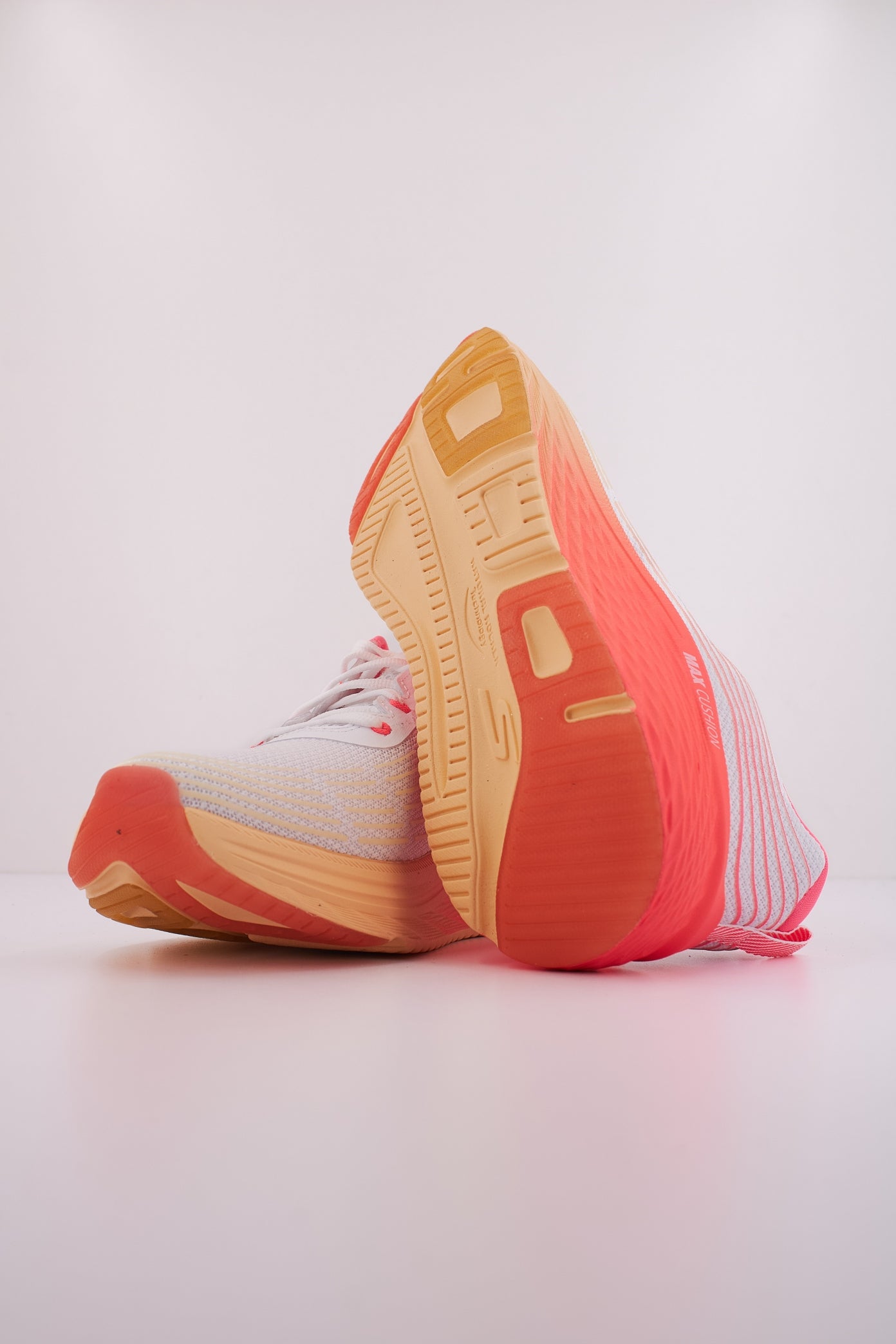 SKECHERS MAX CUSHIONING ELITE . en color BLANCO (5)