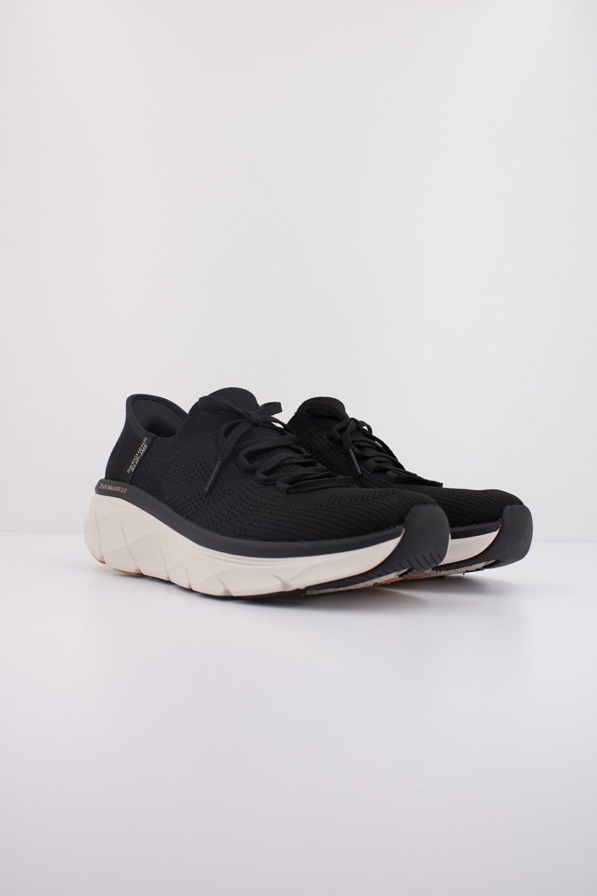 SKECHERS D'LUX WALKER . SLIP-INS en color NEGRO (2)