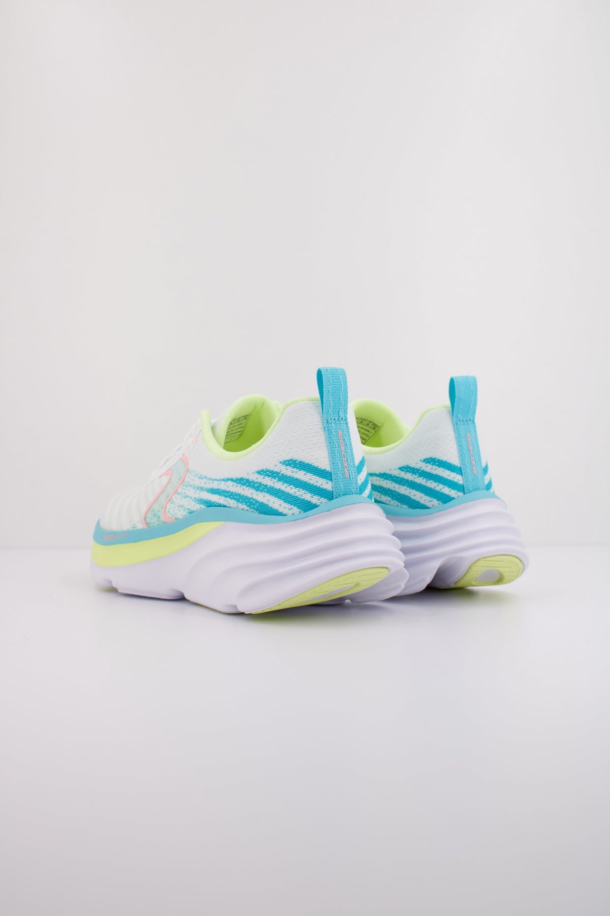SKECHERS D'LUX VAPOR COOL BREEZE en color BLANCO (4)