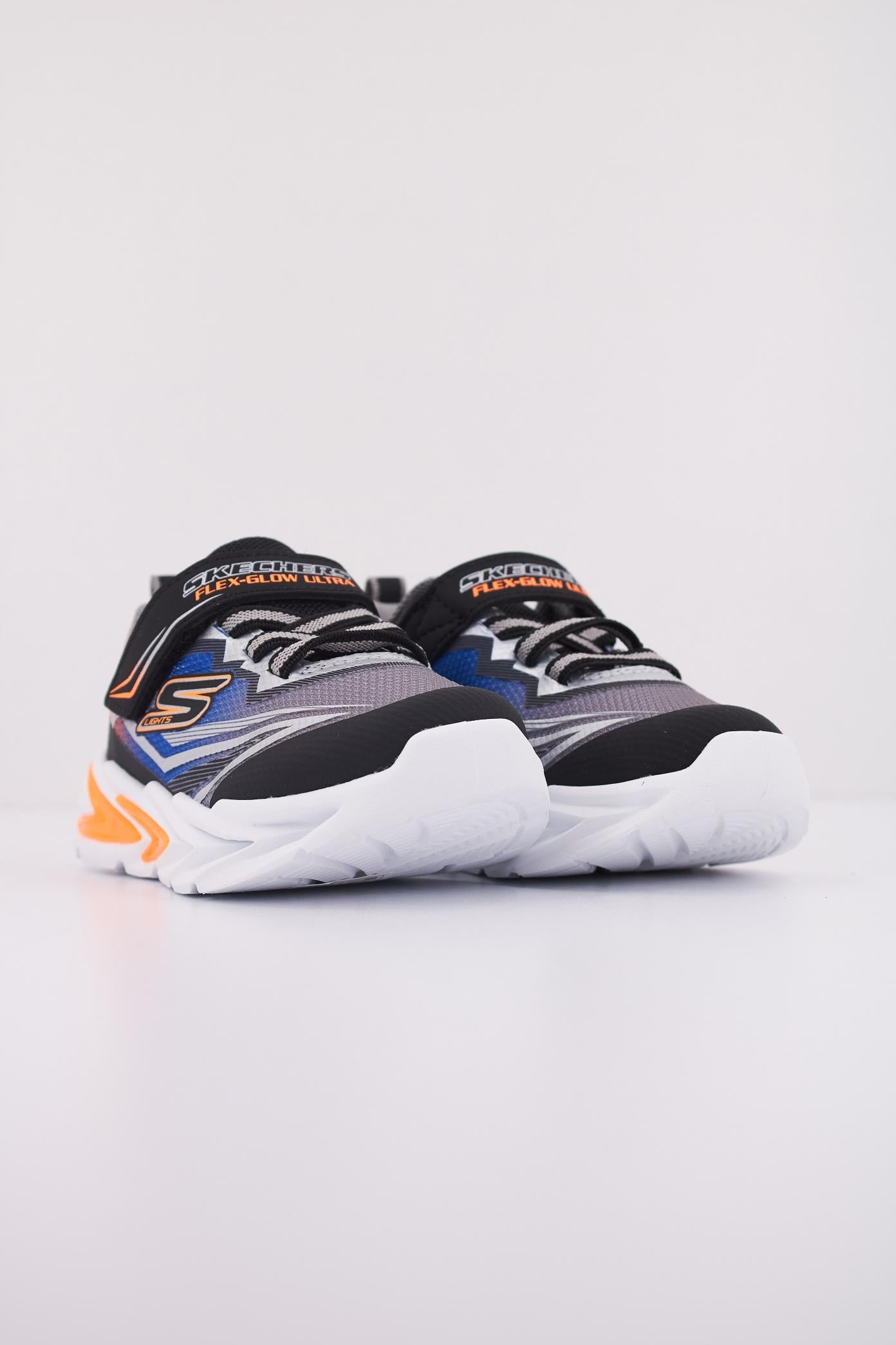 SKECHERS FLEX-GLOW ULTRA en color NEGRO (2)