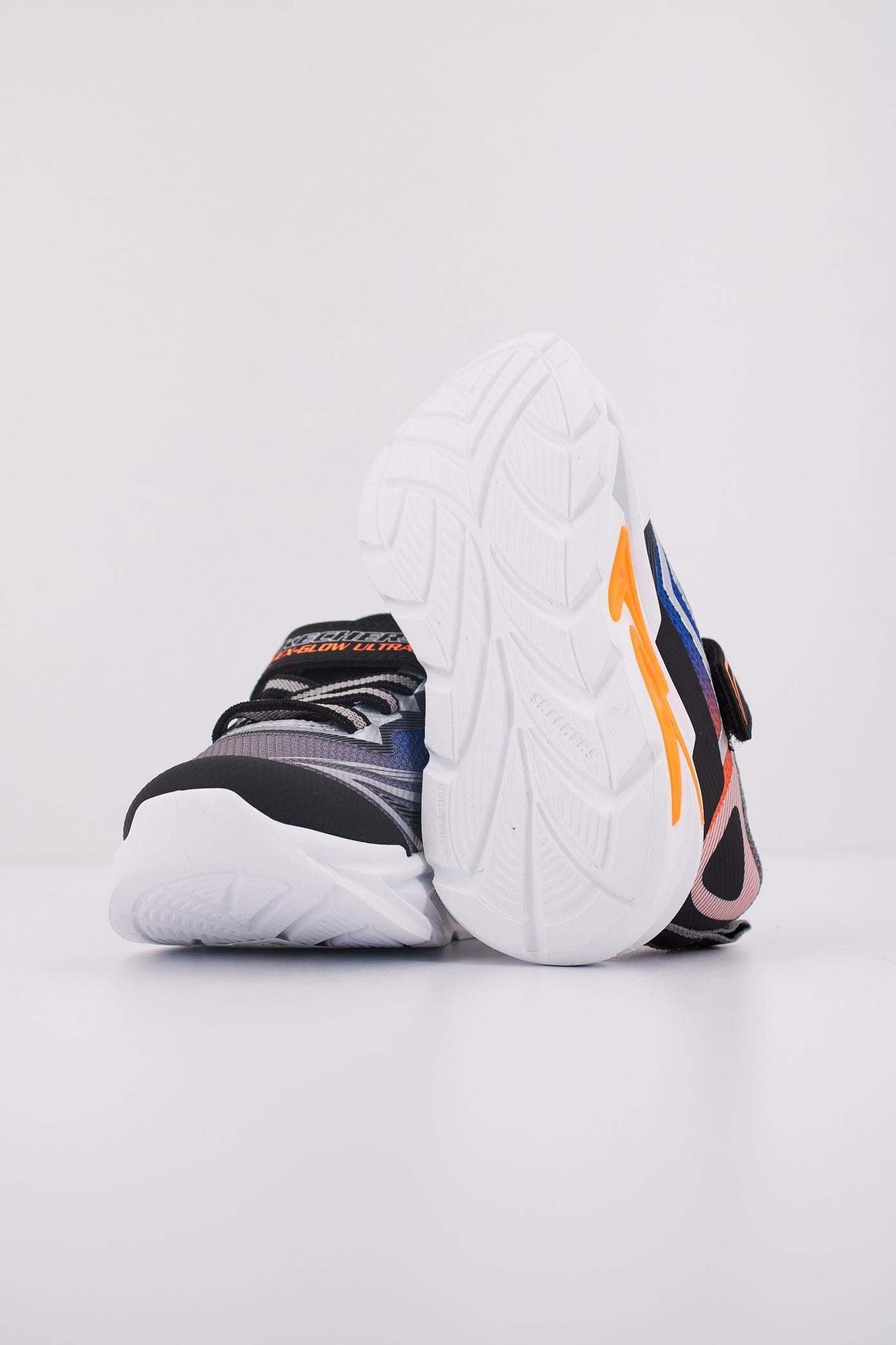SKECHERS FLEX-GLOW ULTRA en color NEGRO (5)