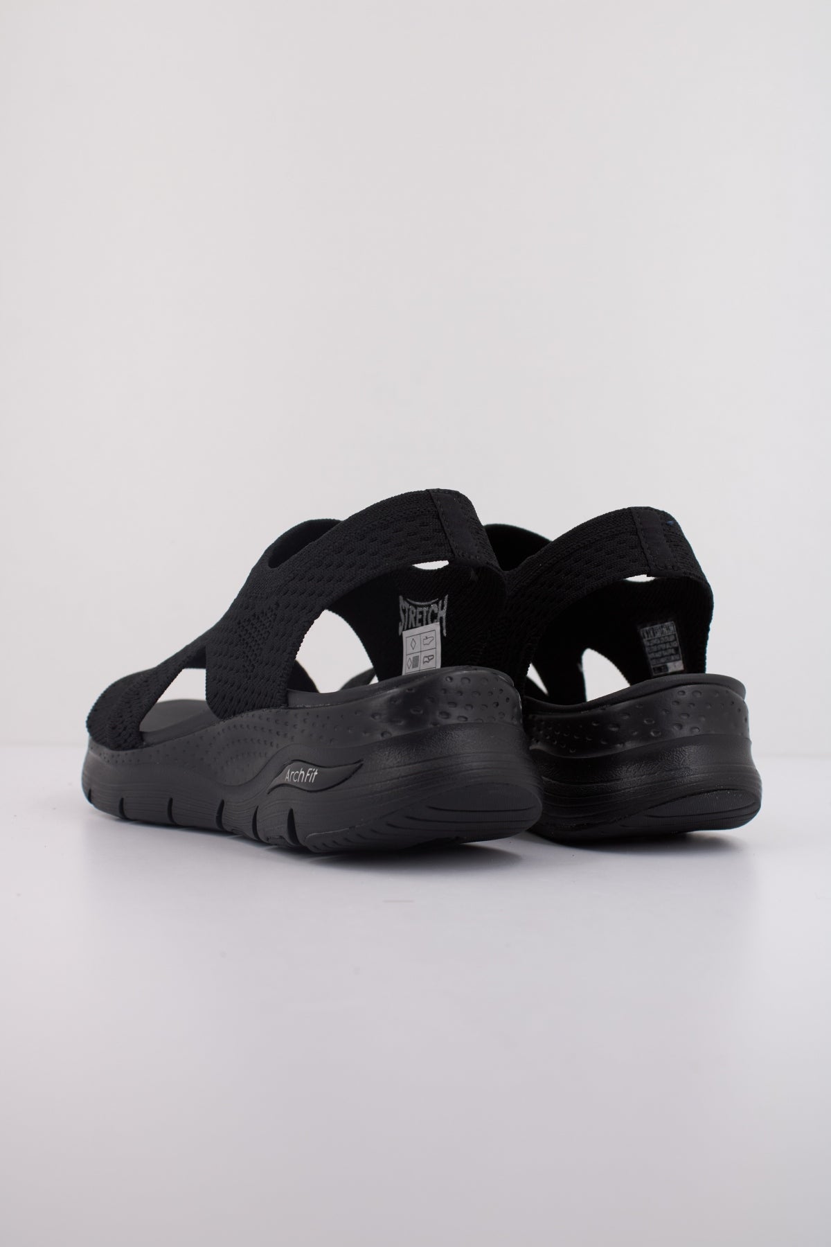 SKECHERS ARCH FIT en color NEGRO (4)