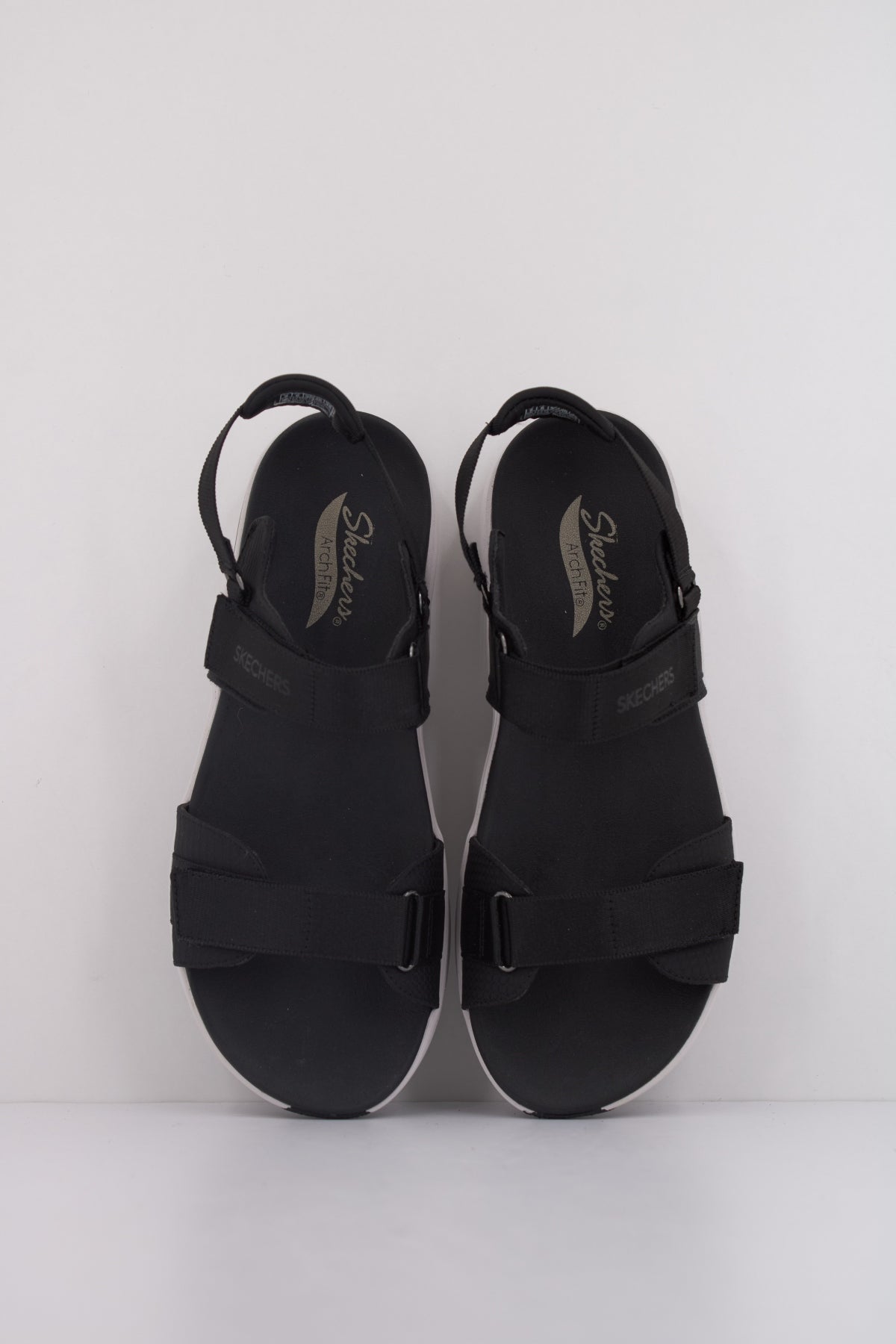 SKECHERS ARCH FIT . en color NEGRO (3)
