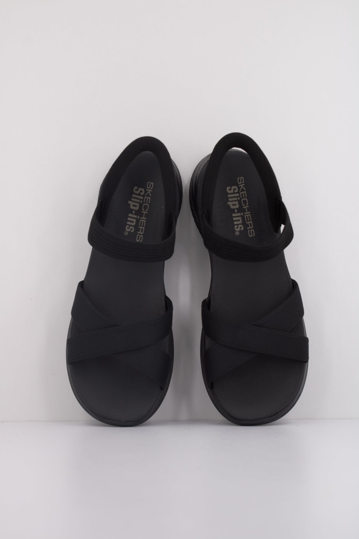 SKECHERS ULTRA FLEX . SANDAL NEV en color NEGRO (3)