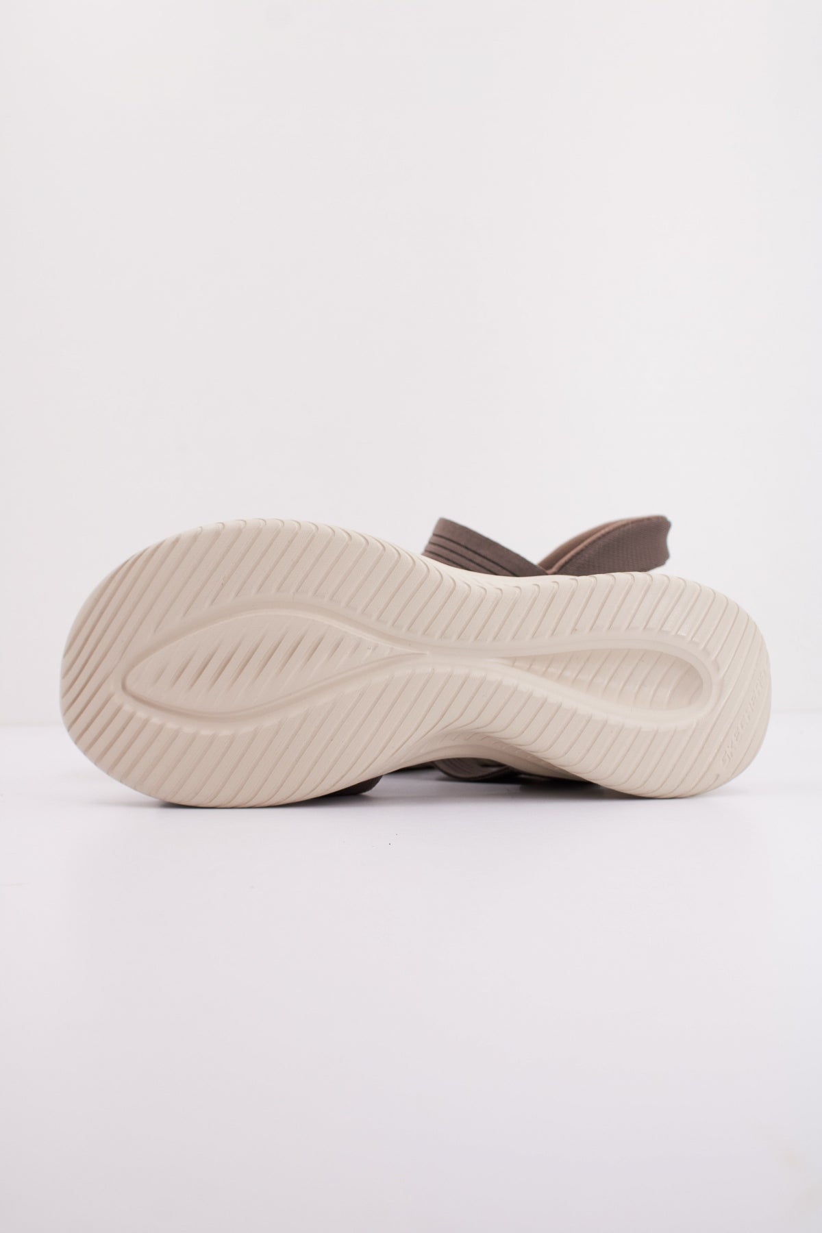 SKECHERS ULTRA FLEX . SANDAL NEV en color GRIS (5)