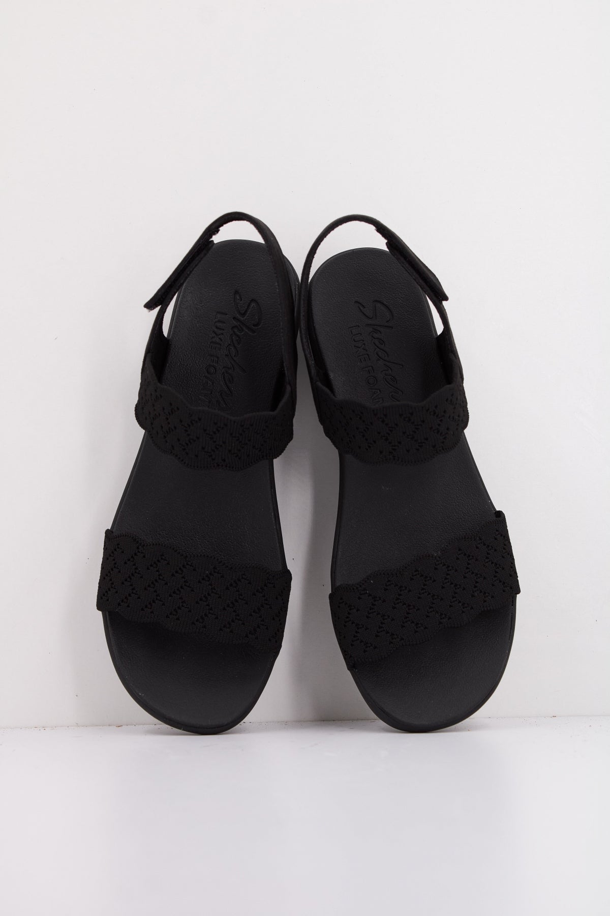 SKECHERS ARYA en color NEGRO (3)