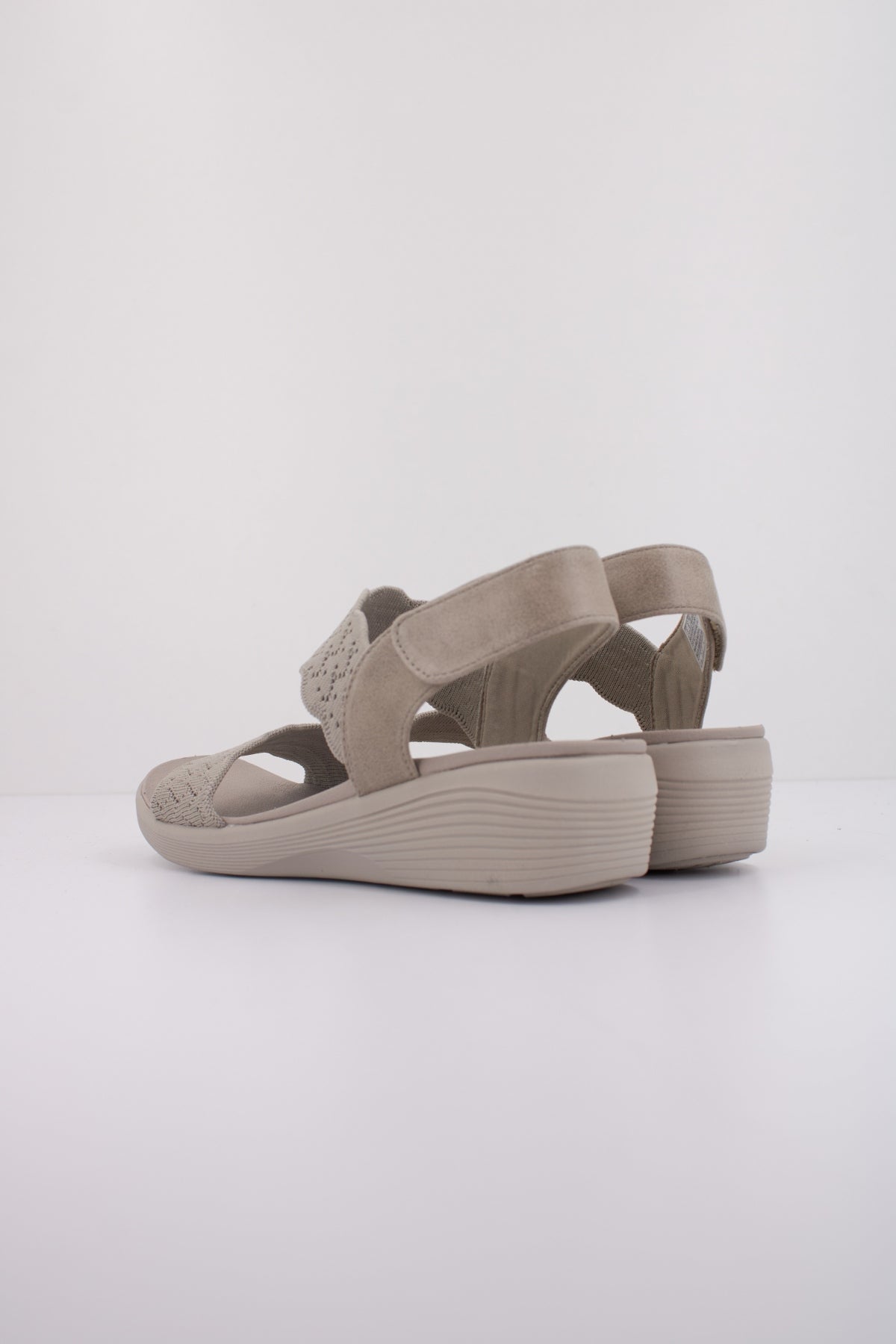 SKECHERS ARYA en color BEIS (4)