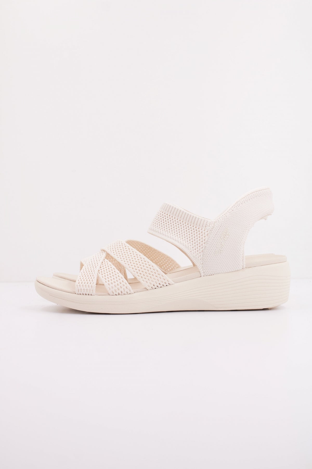 SKECHERS SLIP-INS ARYA en color BLANCO (1)