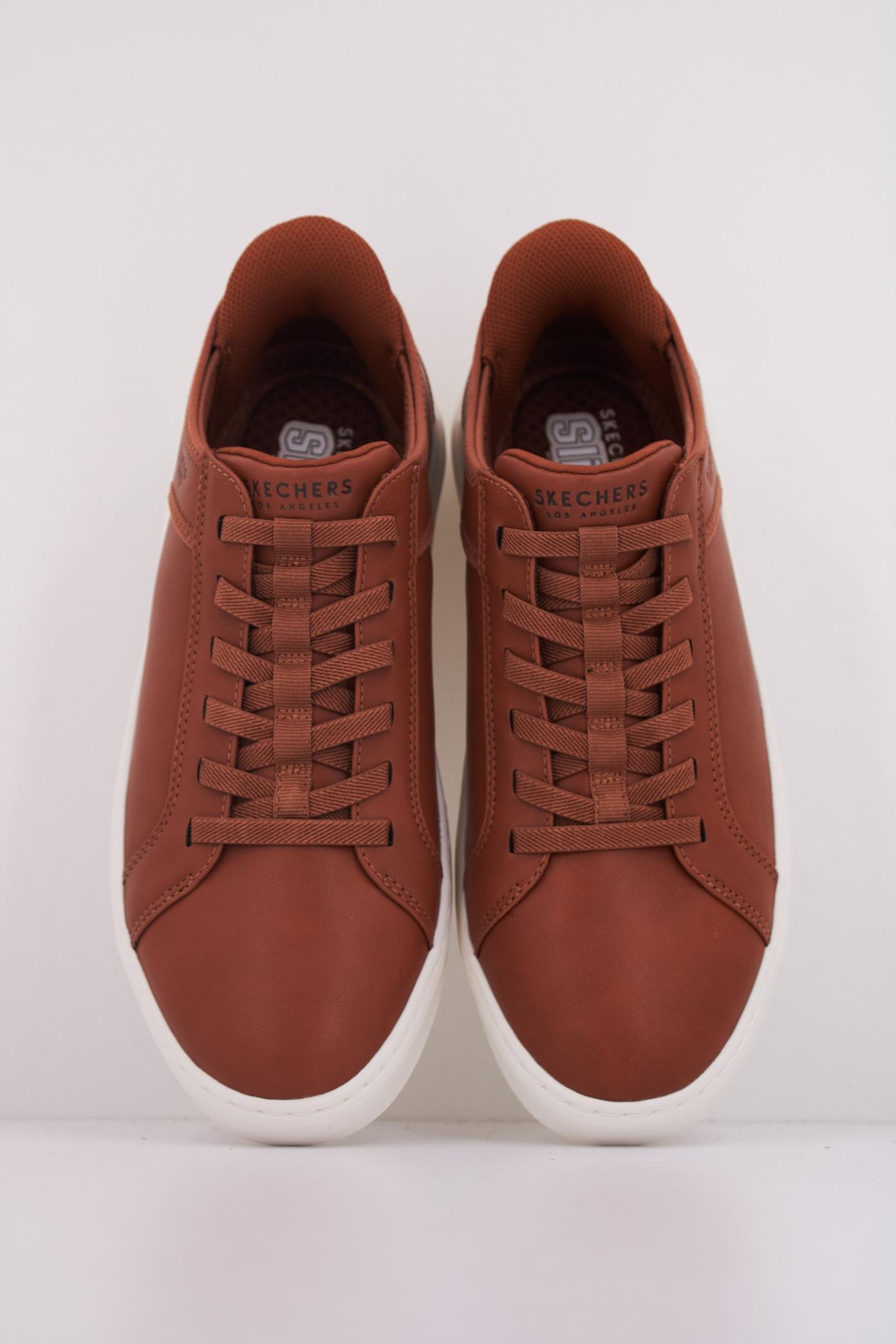 SKECHERS COURT BREAK SLIP-INS en color MARRON (3)