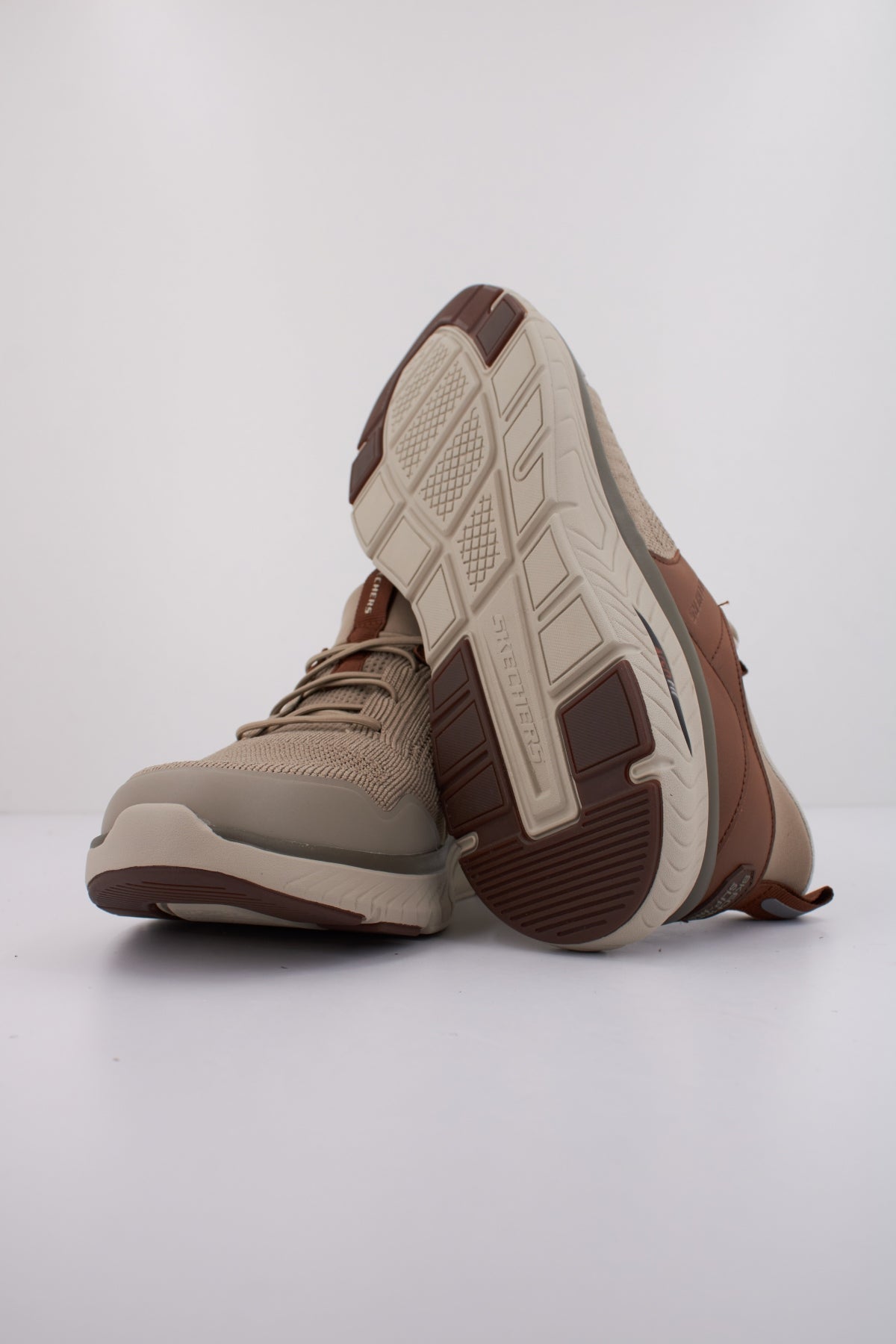 SKECHERS SLIP-INS ARCH FIT CROSSER en color MARRON (5)