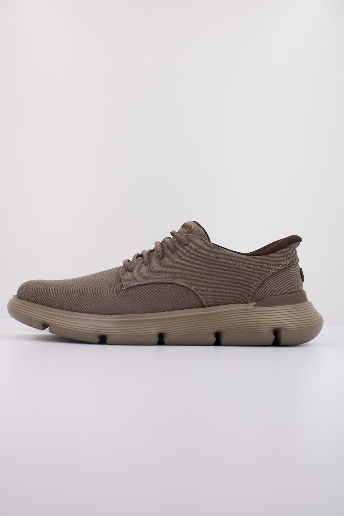 SKECHERS GARZA S SLIP-INS en color MARRON (1)