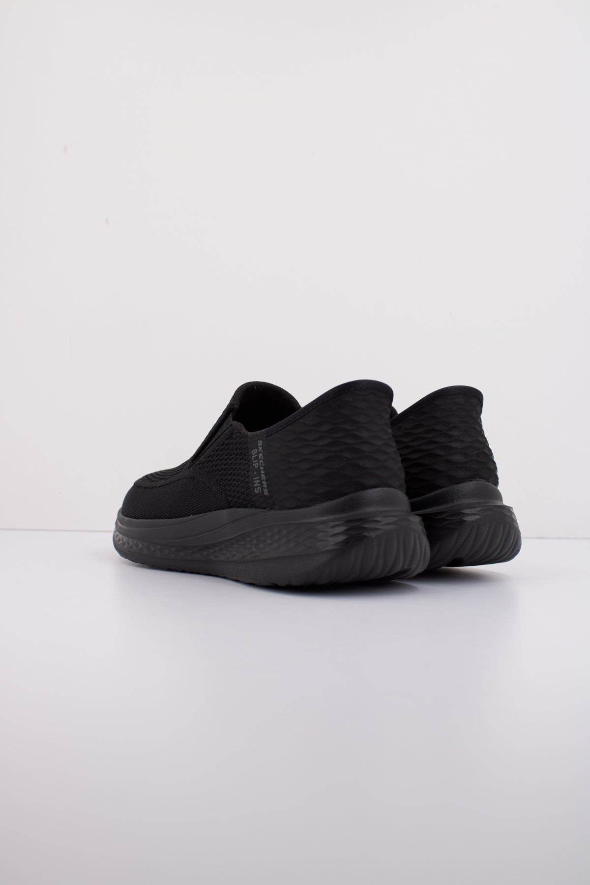 SKECHERS SLIP-INS SLADE en color NEGRO (4)