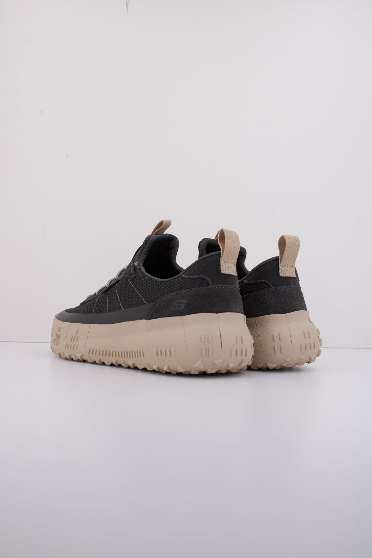 SKECHERS REVO en color GRIS (4)