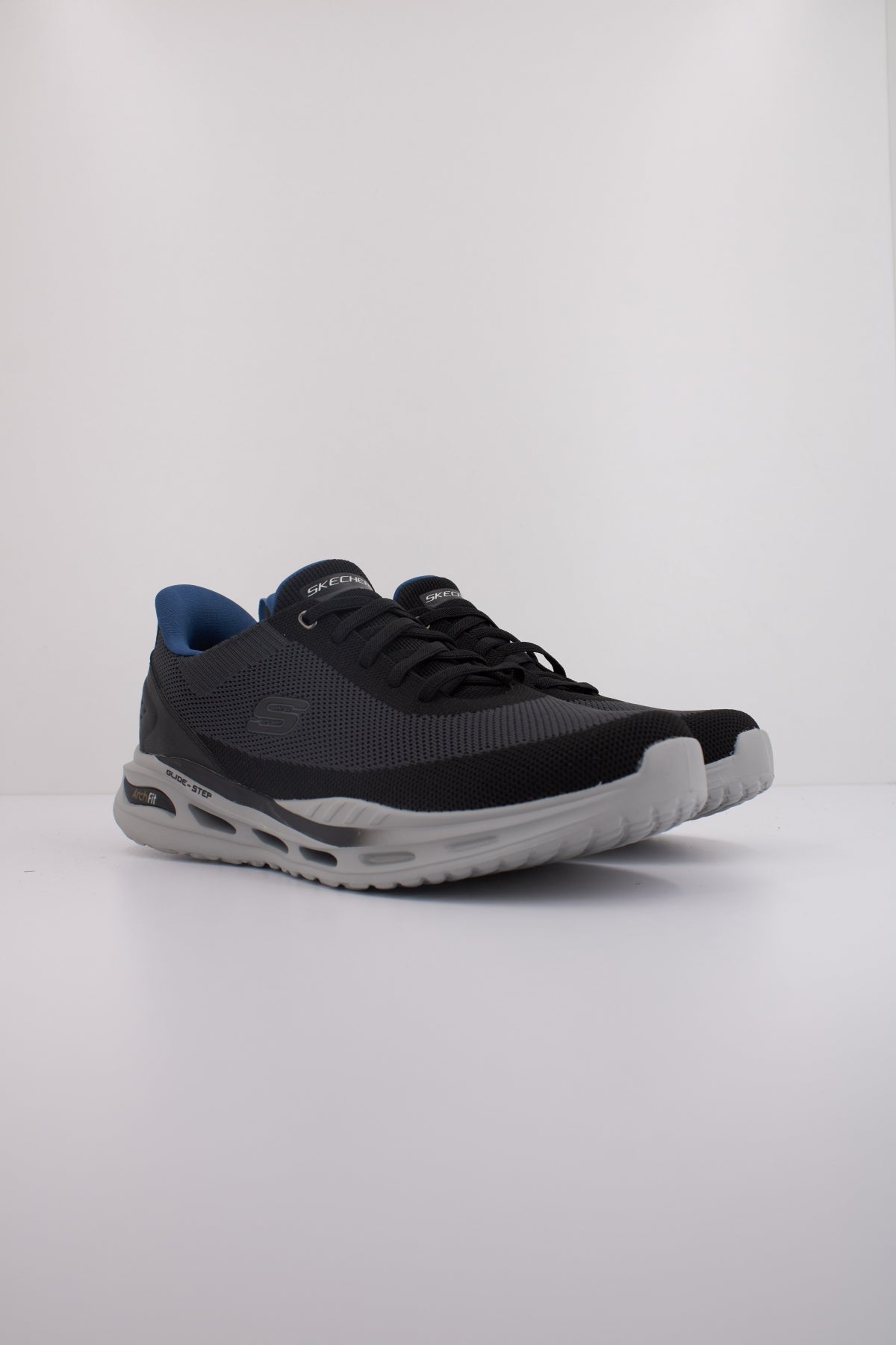 SKECHERS ARCH FIT ORVAN en color NEGRO (2)