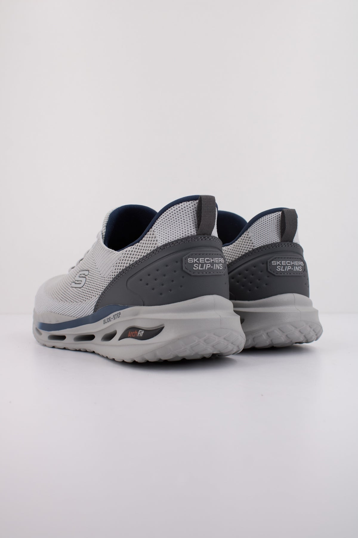 SKECHERS ARCH FIT ORVAN SLIP-INS en color GRIS (4)
