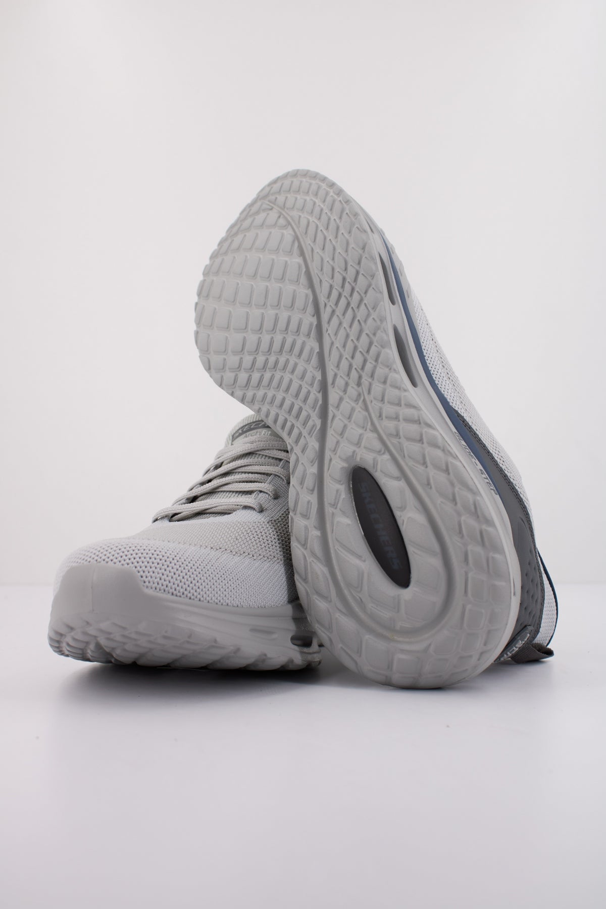 SKECHERS ARCH FIT ORVAN SLIP-INS en color GRIS (5)