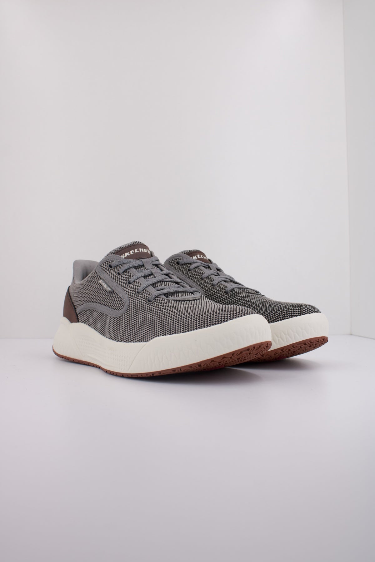 SKECHERS SLIP-INS CYRUS SHAW en color GRIS (2)