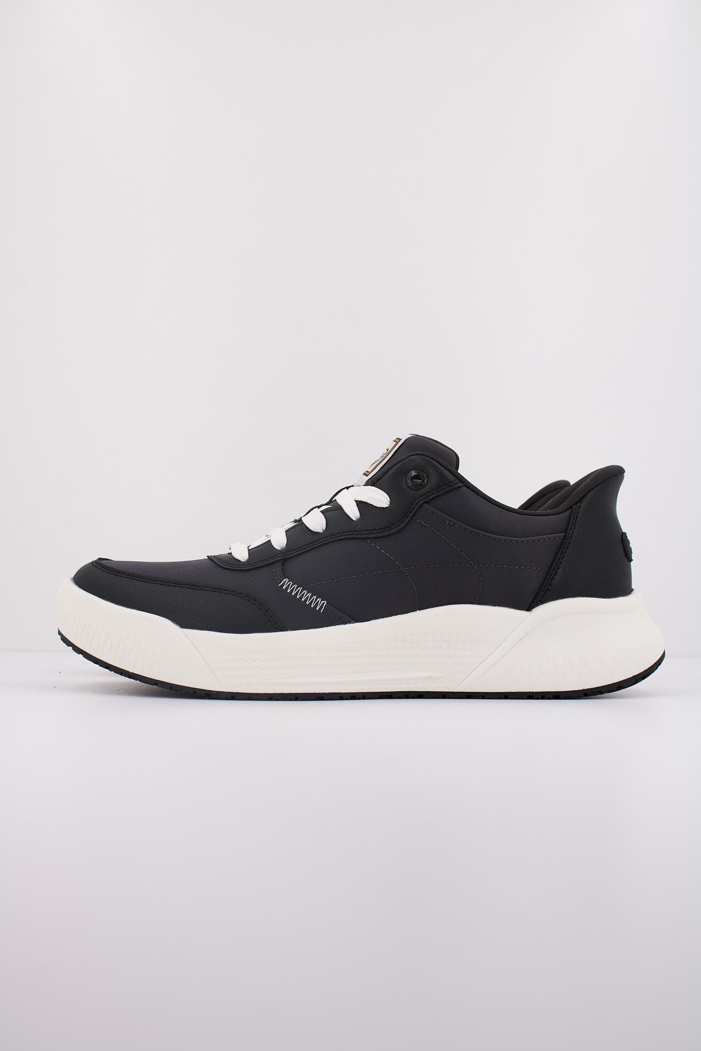 SKECHERS CYRUS SLIP-INS en color NEGRO (1)
