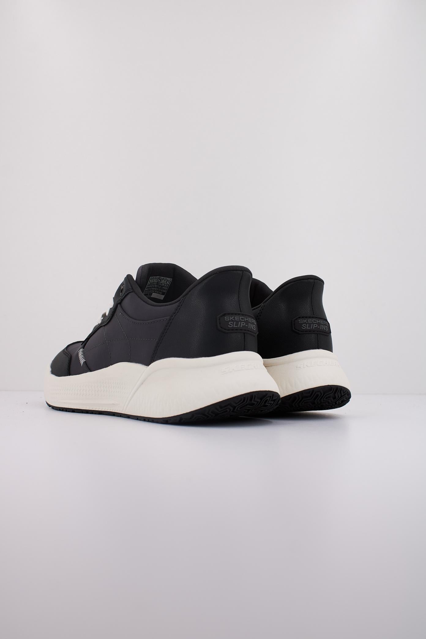 SKECHERS CYRUS SLIP-INS en color NEGRO (5)