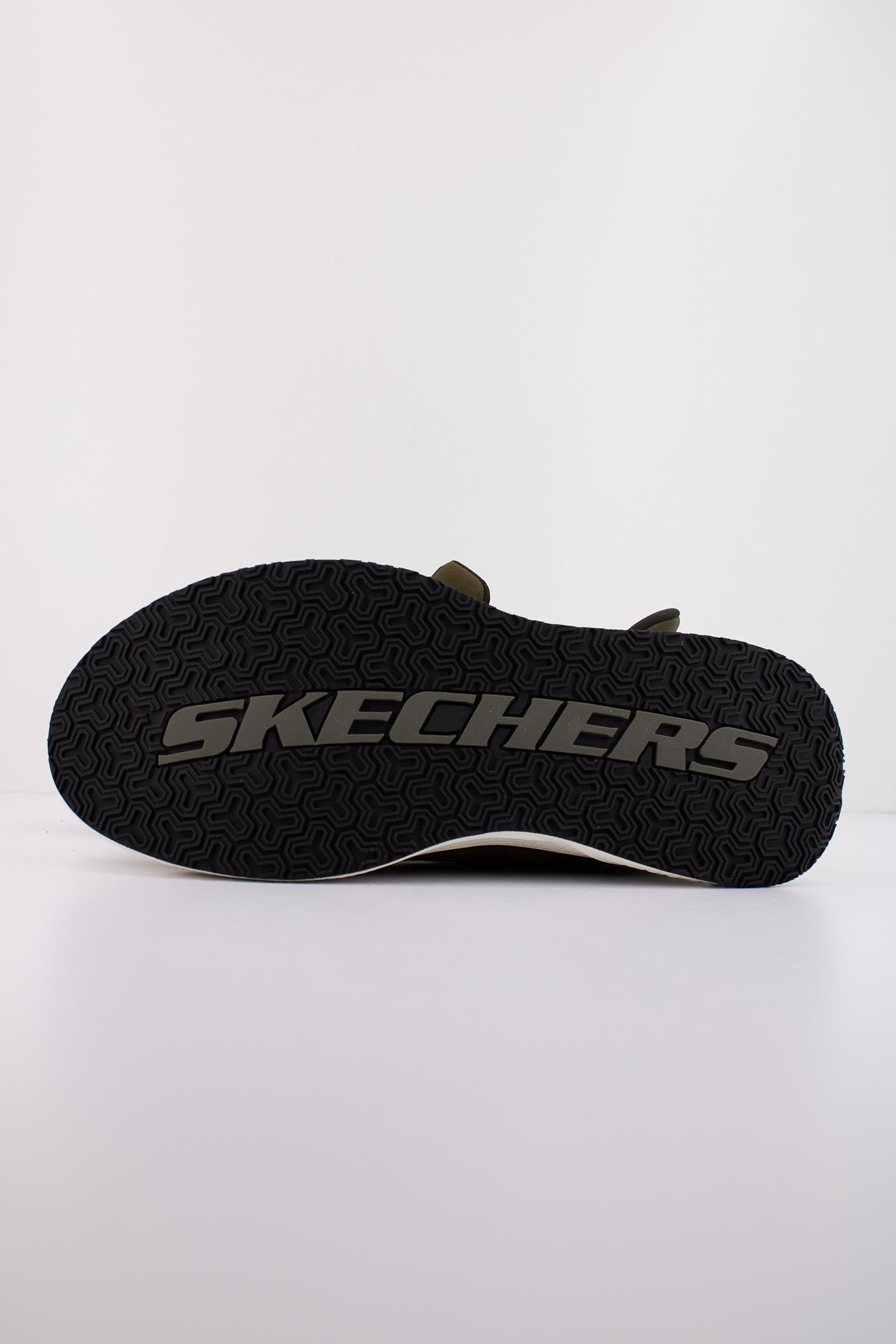 SKECHERS CYRUS SLIP-INS en color VERDE (5)
