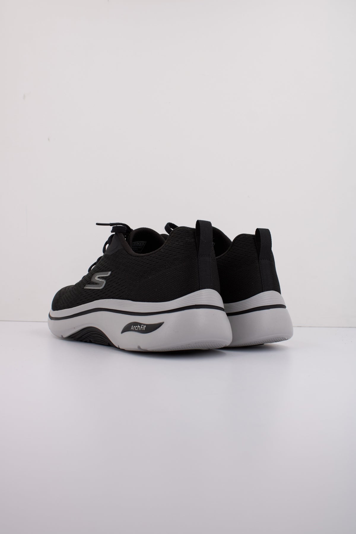 SKECHERS GO WALK ARCH FIT . en color NEGRO (4)