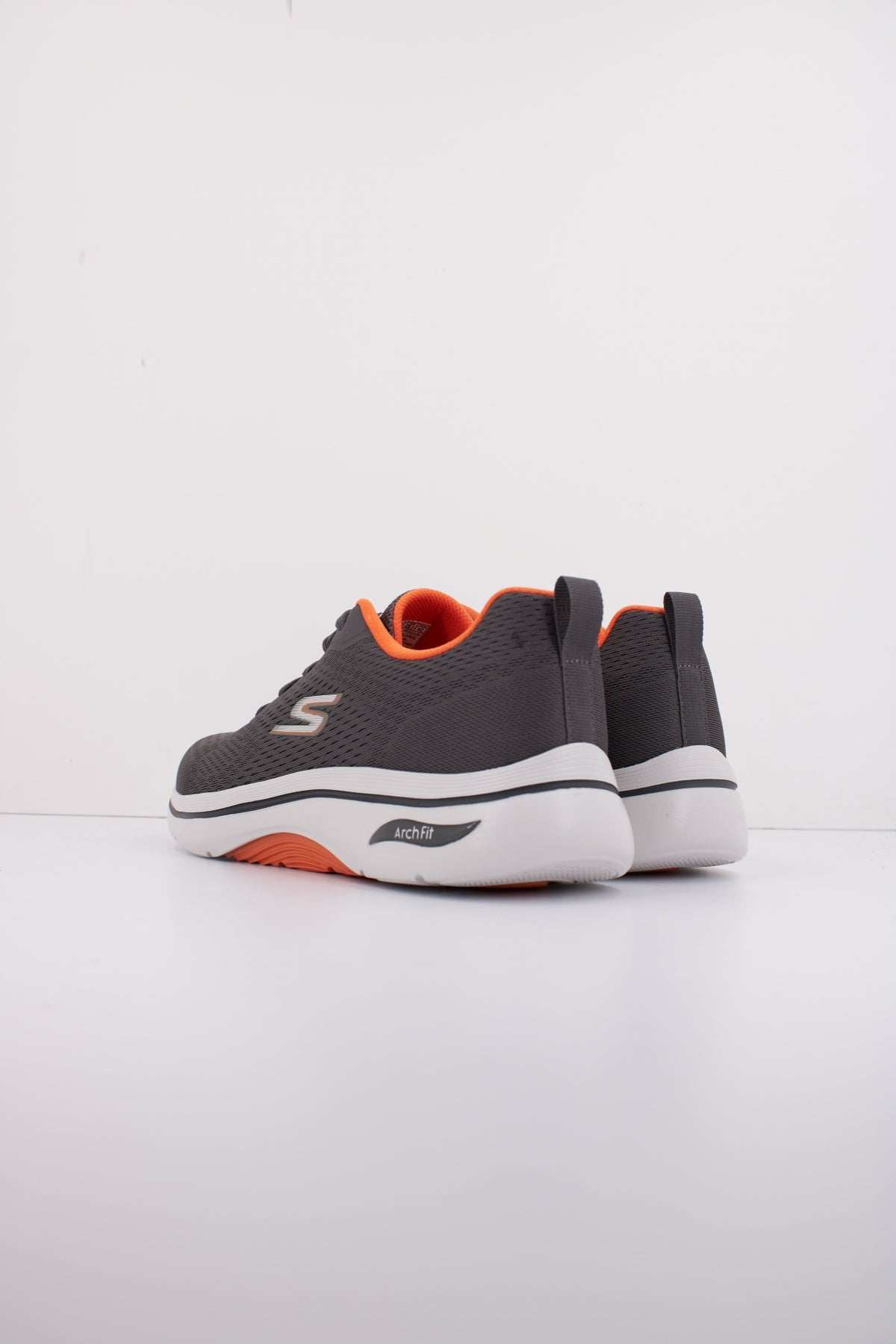 SKECHERS GO WALK ARCH FIT . en color GRIS (5)