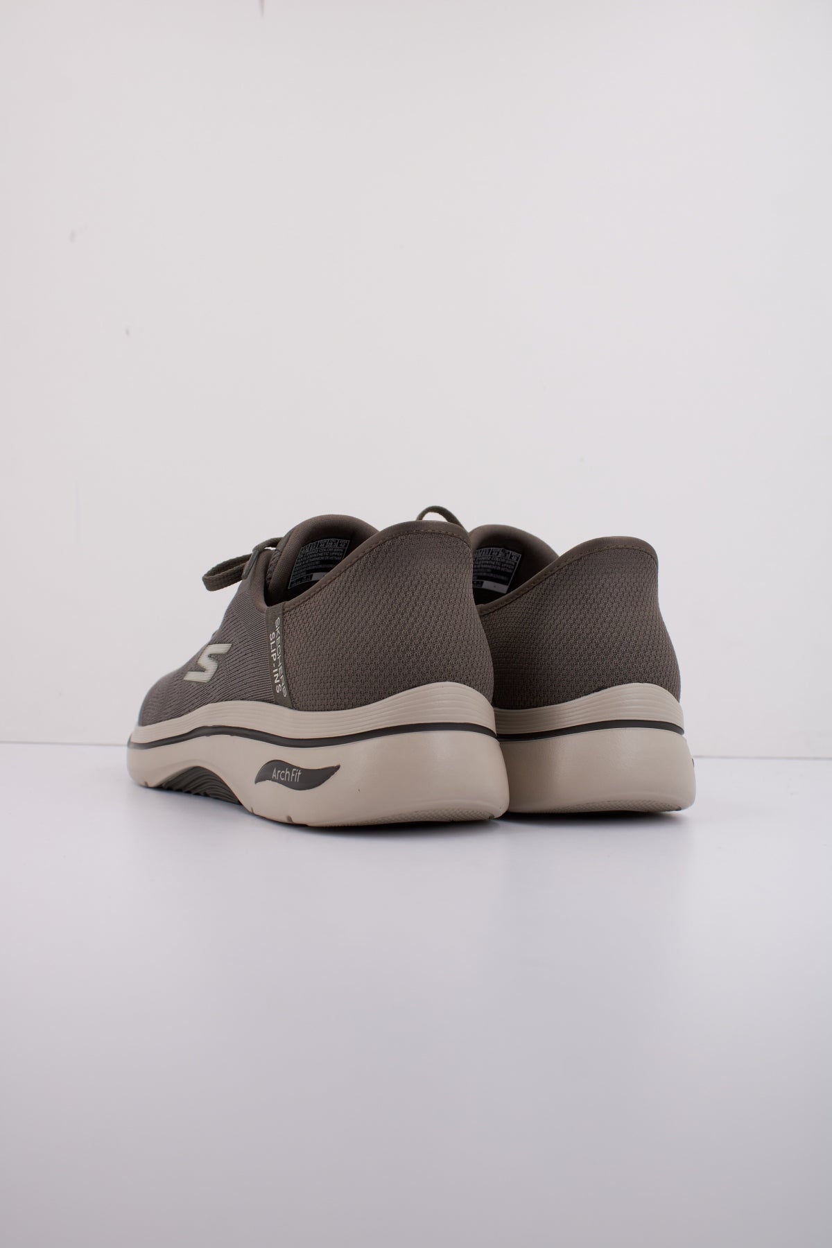 SKECHERS GO WALK ARCH . en color MARRON (4)