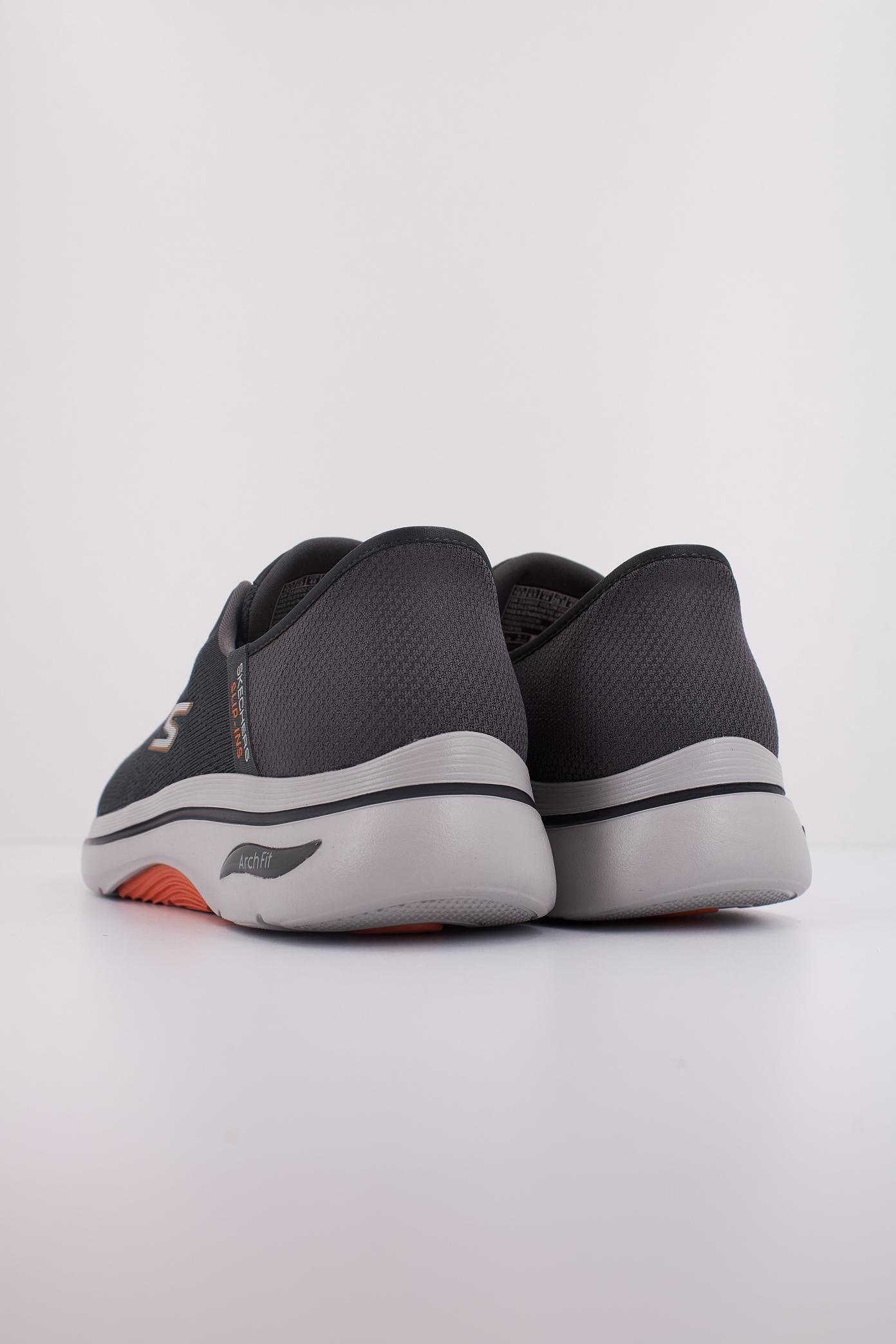 SKECHERS GO WALK ARCH . en color GRIS (4)