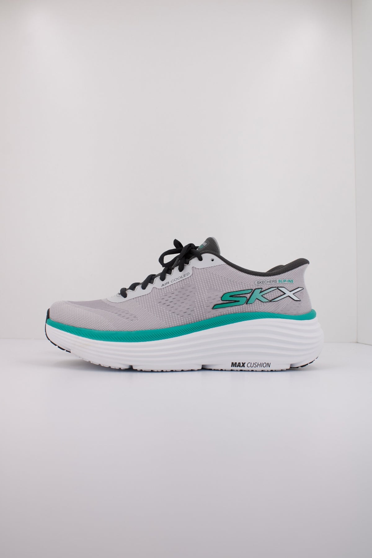 SKECHERS MAX CUSHIONING END en color GRIS (1)