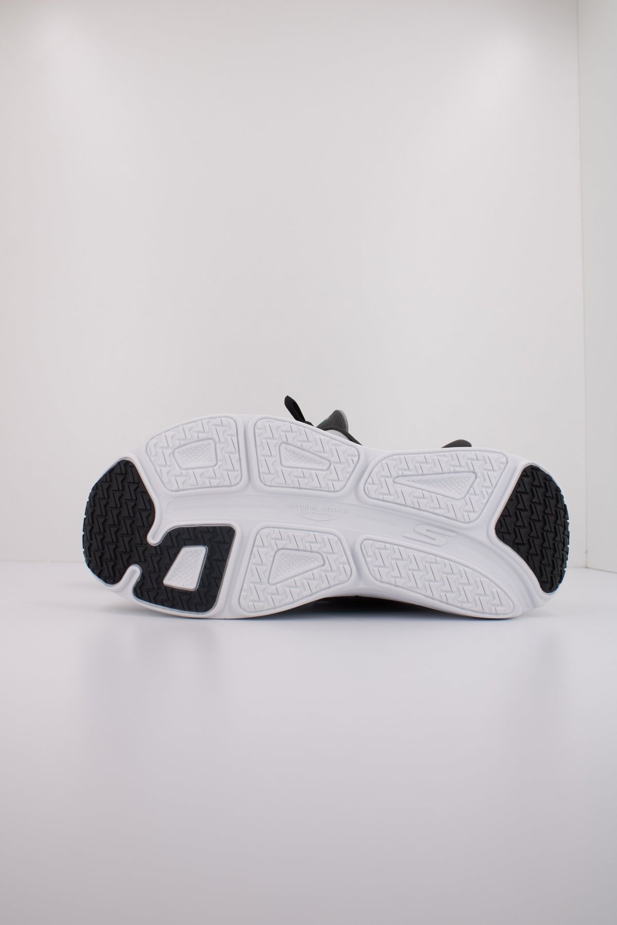 SKECHERS MAX CUSHIONING END en color GRIS (5)