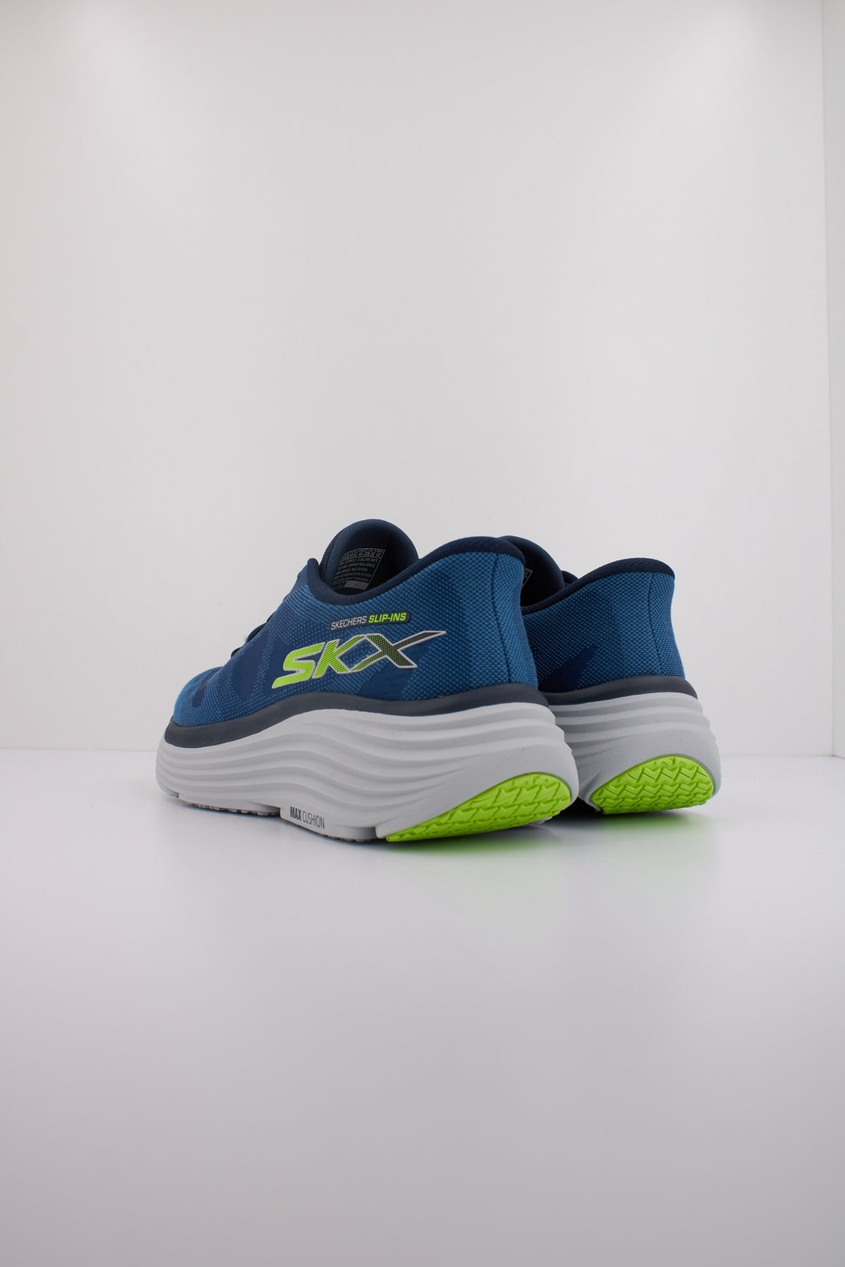 SKECHERS MAX CUSHIONING END en color AZUL (4)