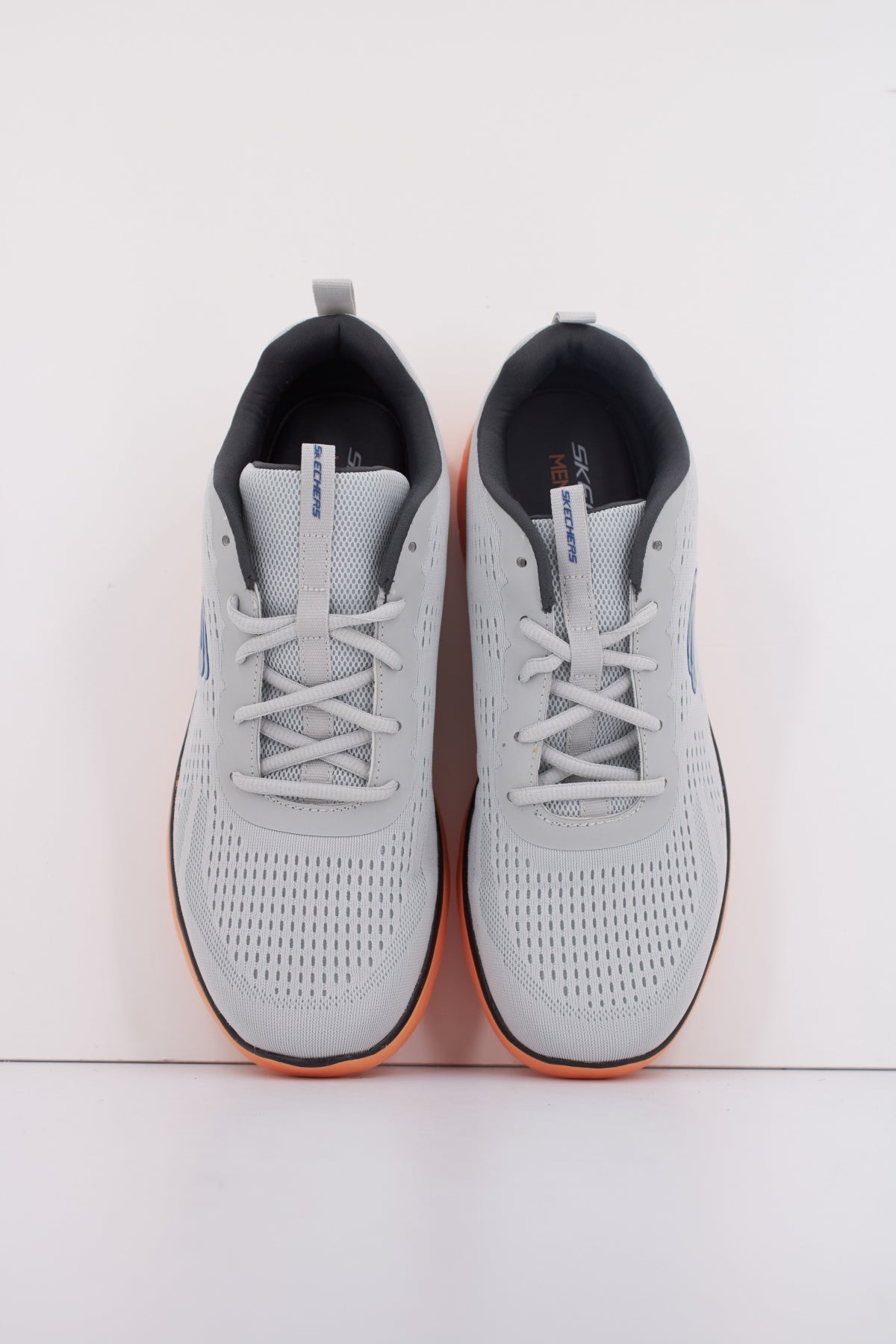 SKECHERS SUMMITS en color GRIS (3)